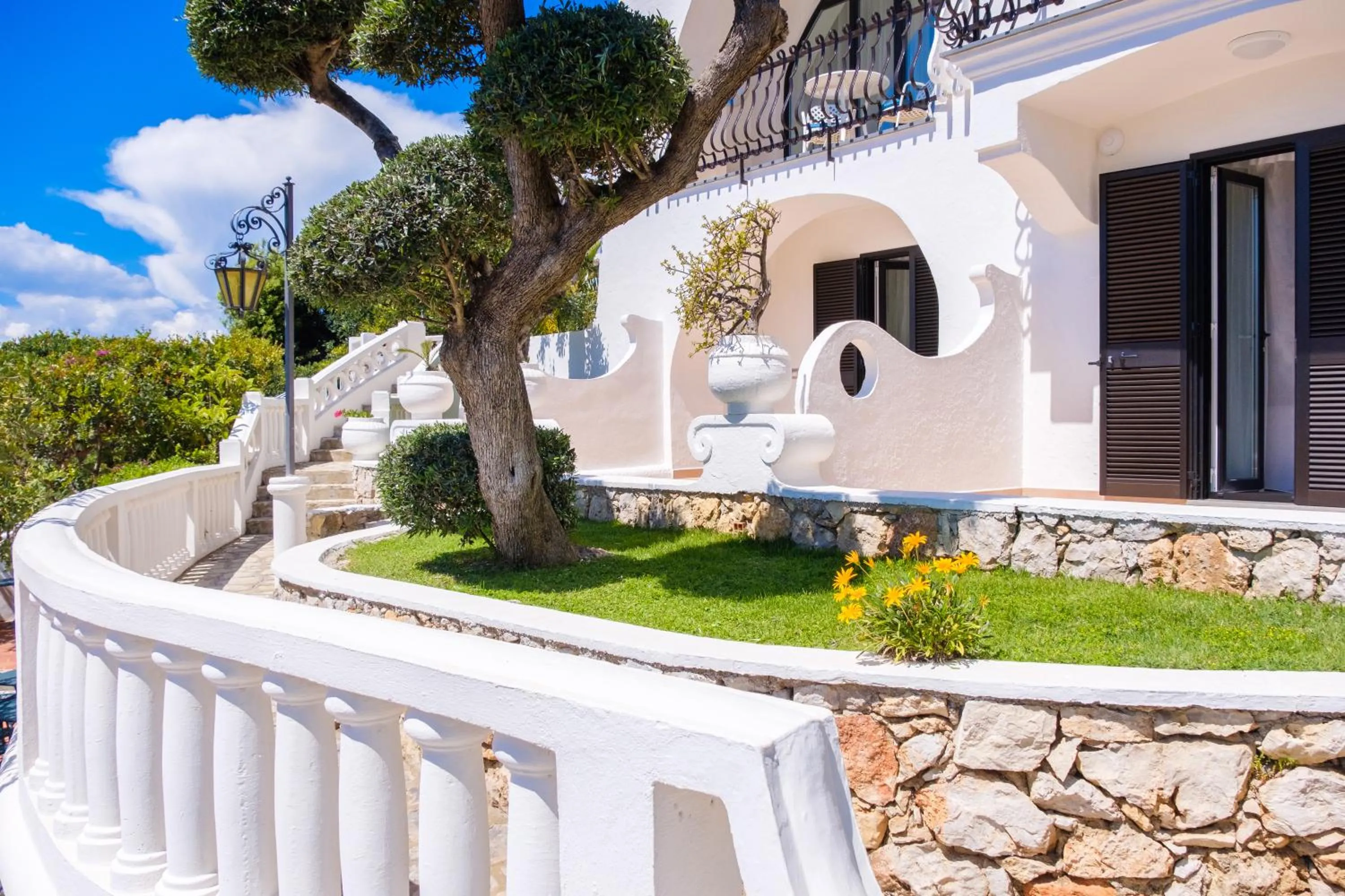 Garden view in Grand Hotel Le Rocce