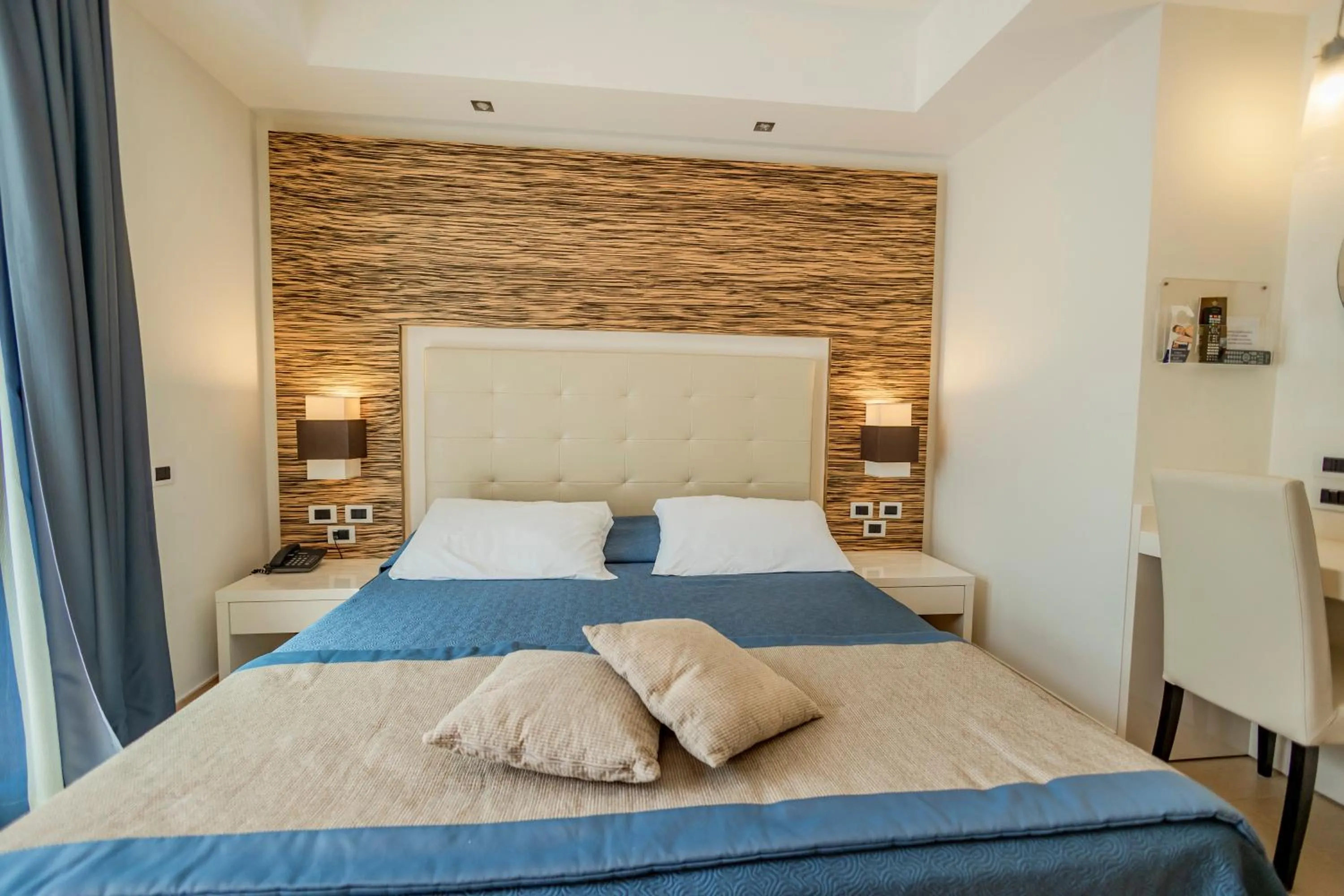 Bedroom, Bed in Prince Franklyn Hotel