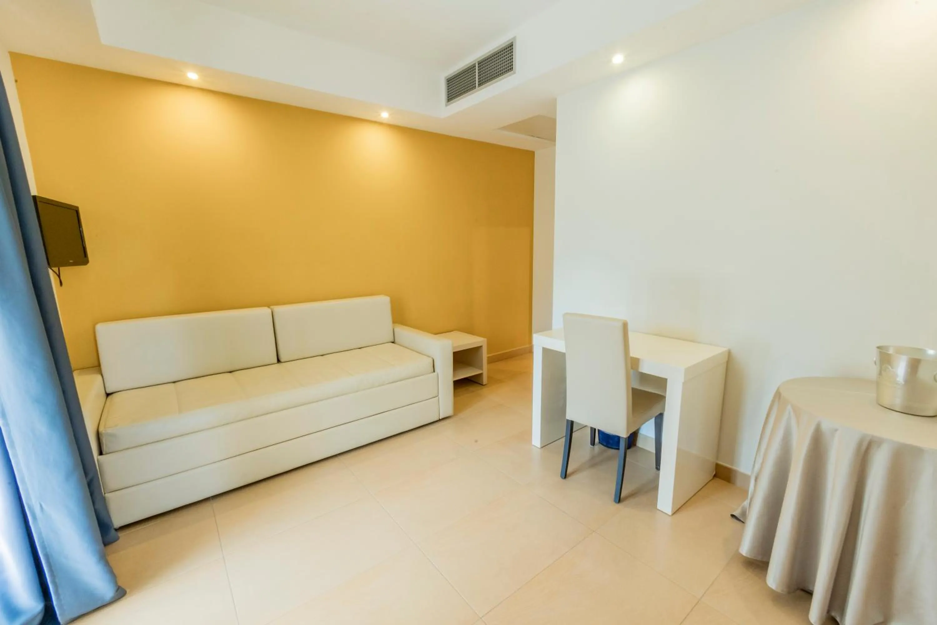 Photo of the whole room in Prince Franklyn Hotel