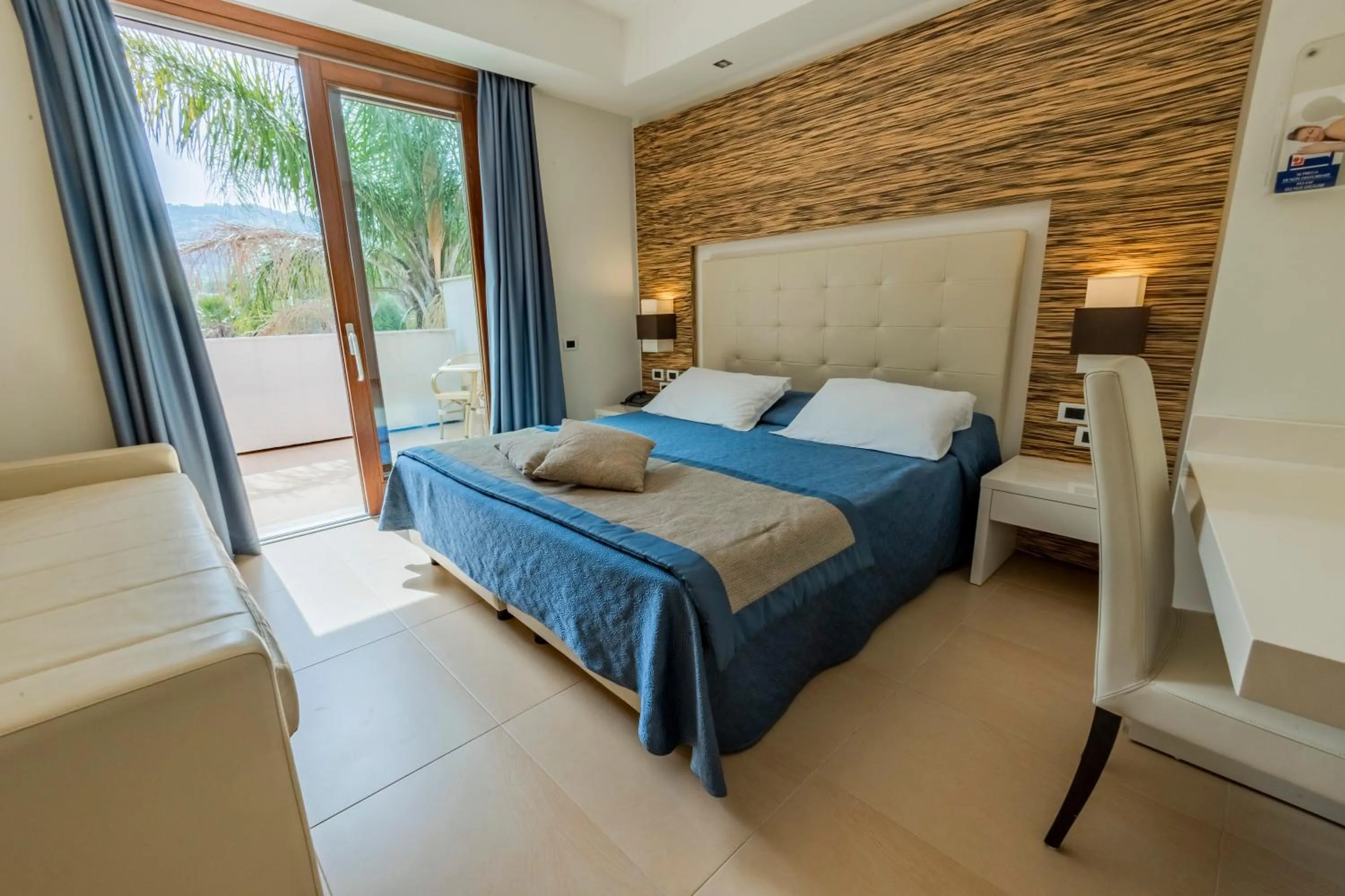 Bedroom, Bed in Prince Franklyn Hotel