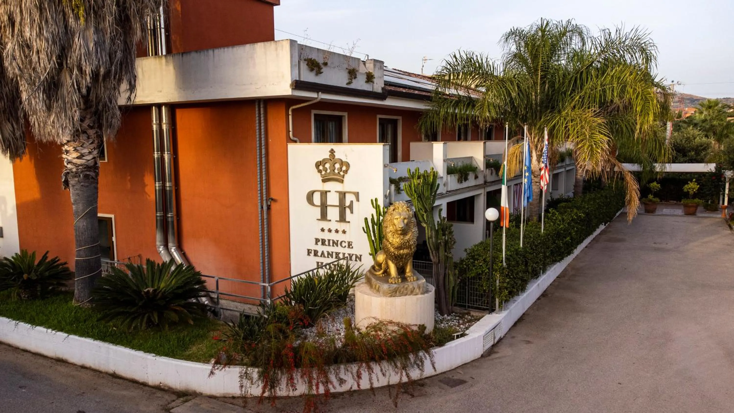 Facade/entrance in Prince Franklyn Hotel