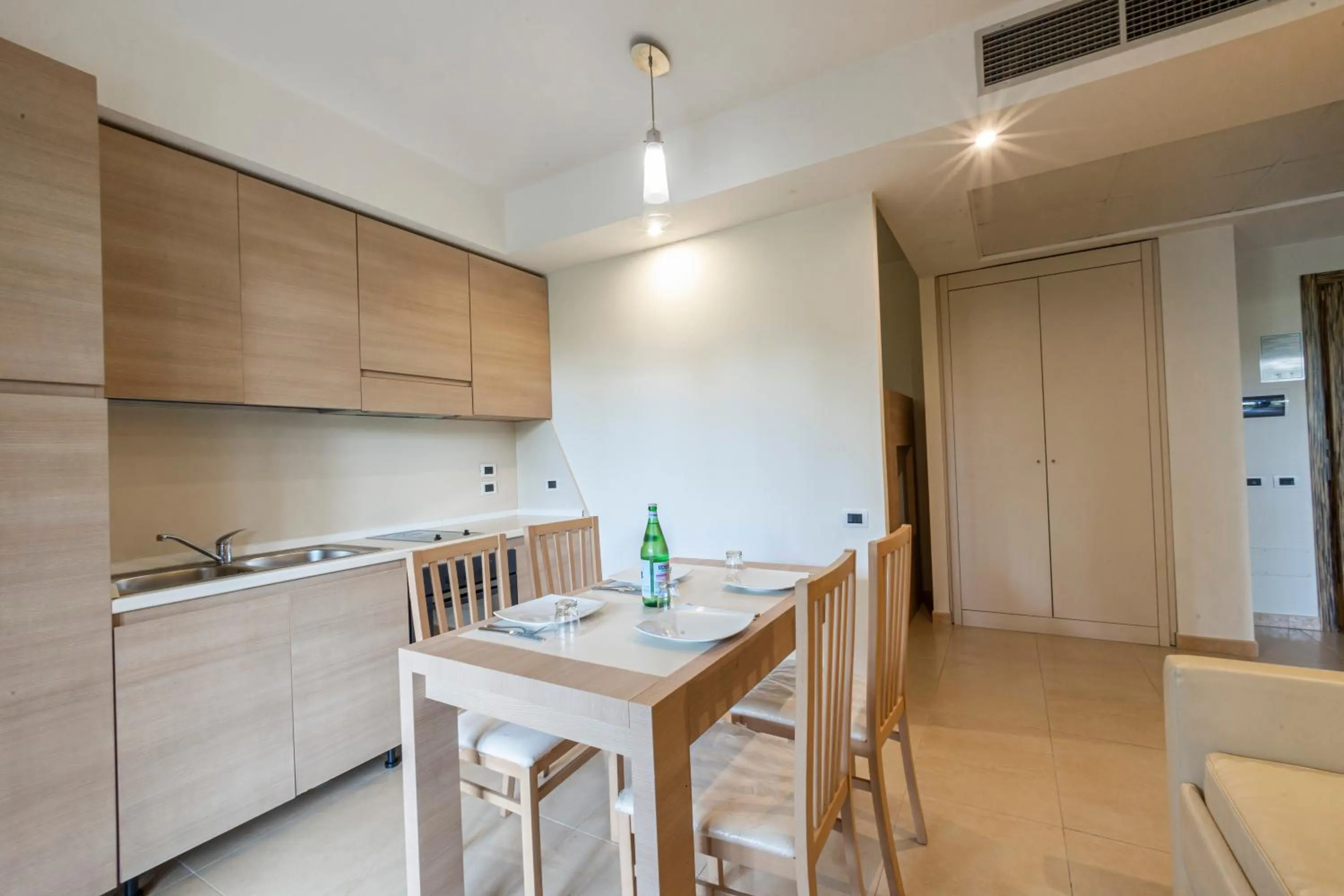 Kitchen or kitchenette in Prince Franklyn Hotel