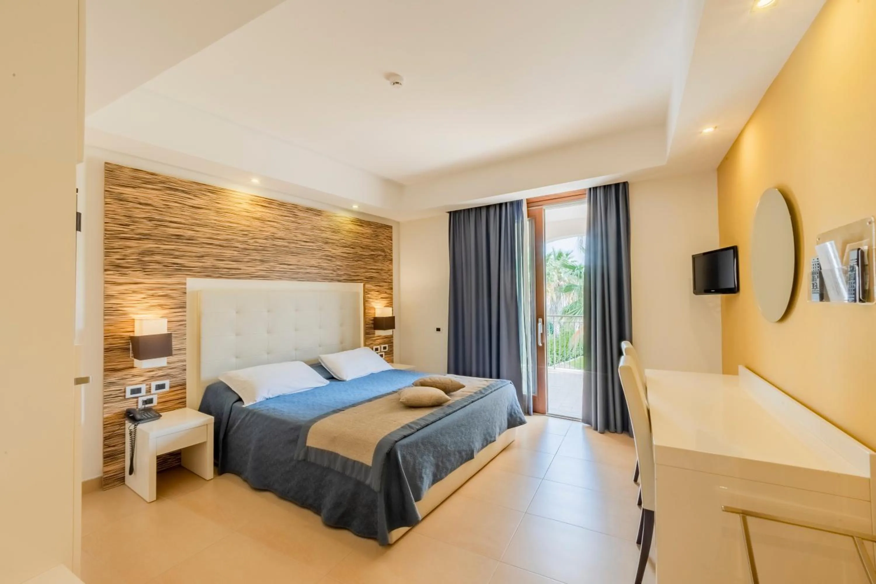 Bedroom, Bed in Prince Franklyn Hotel