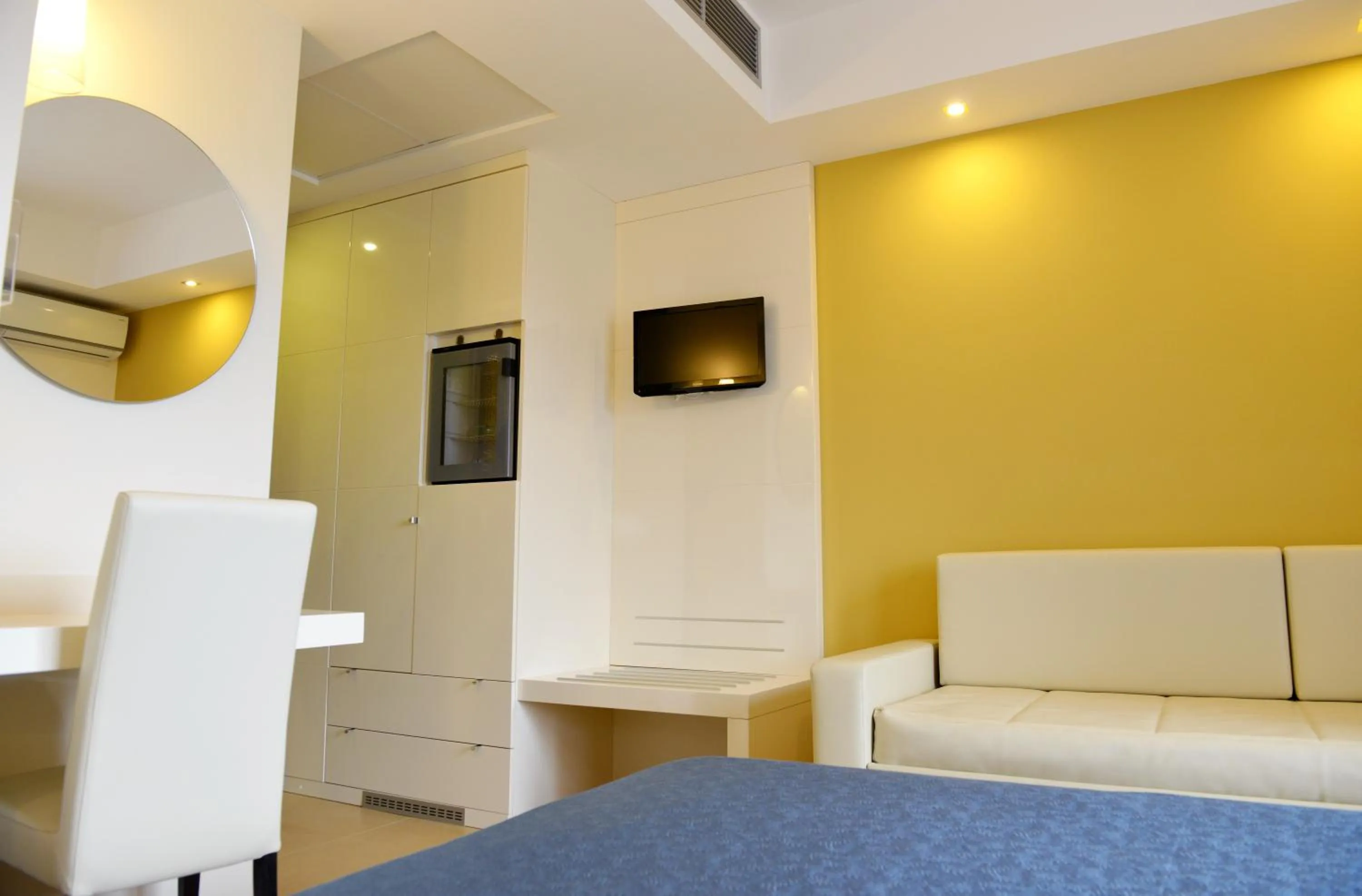 Decorative detail, Bed in Prince Franklyn Hotel