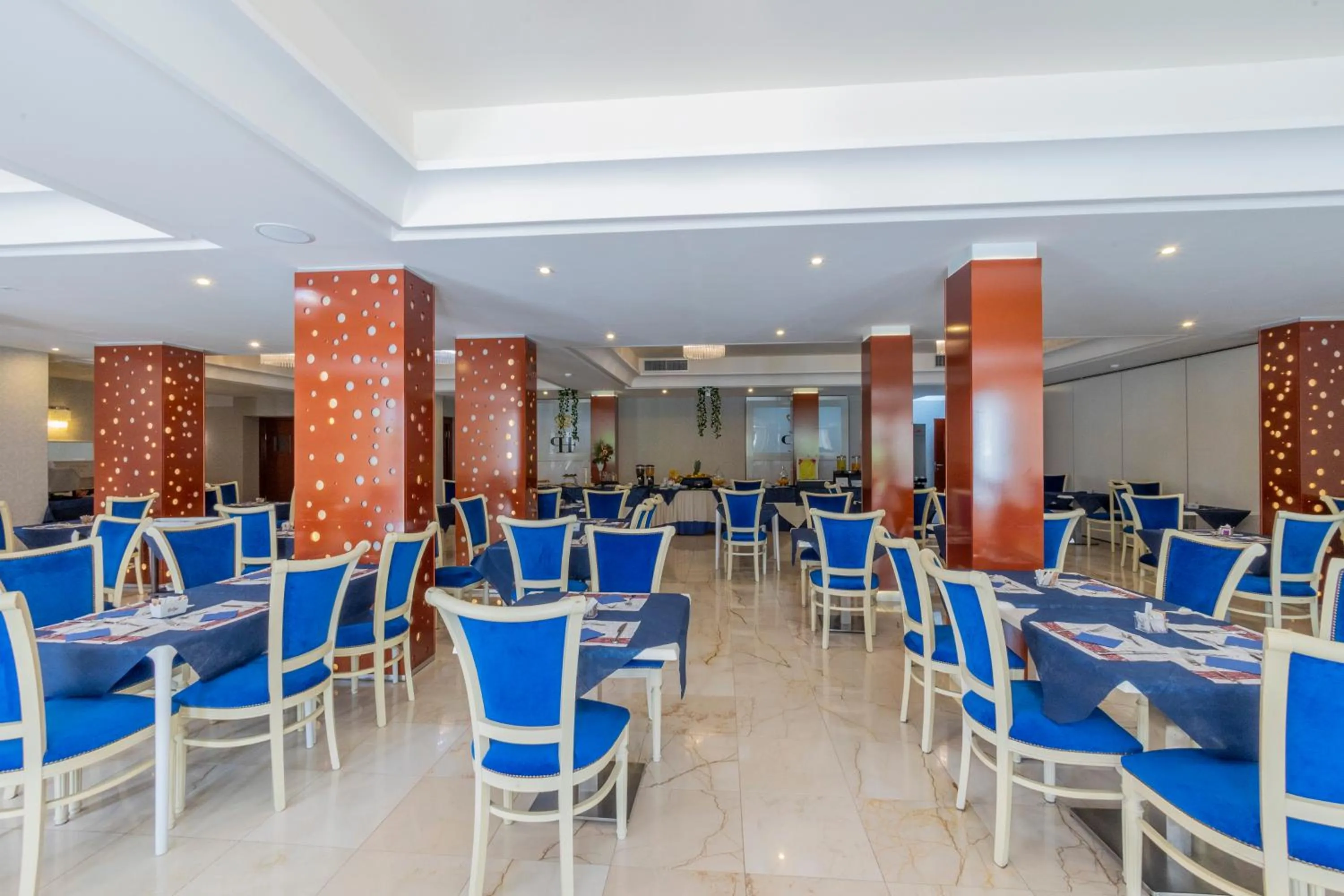 Restaurant/places to eat in Prince Franklyn Hotel