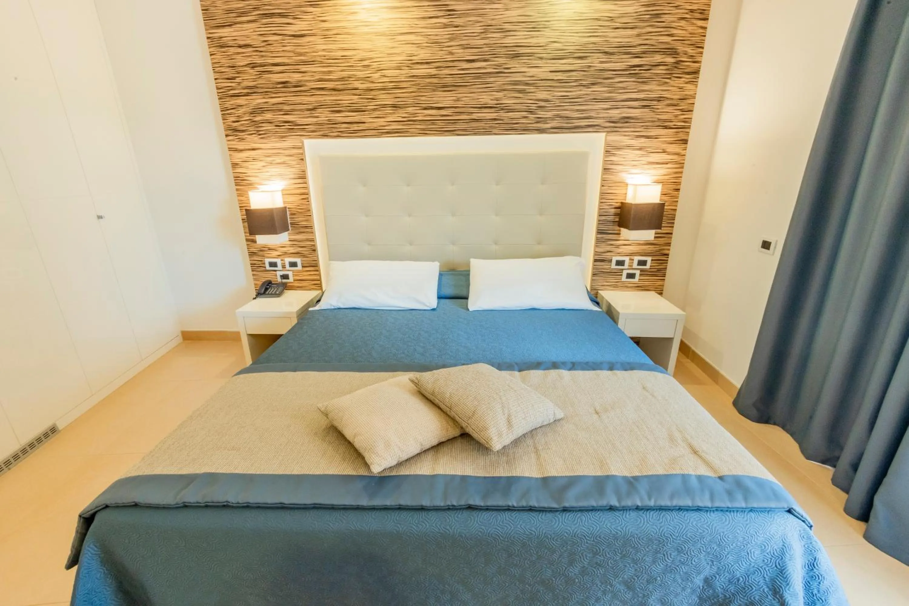 Bedroom, Bed in Prince Franklyn Hotel