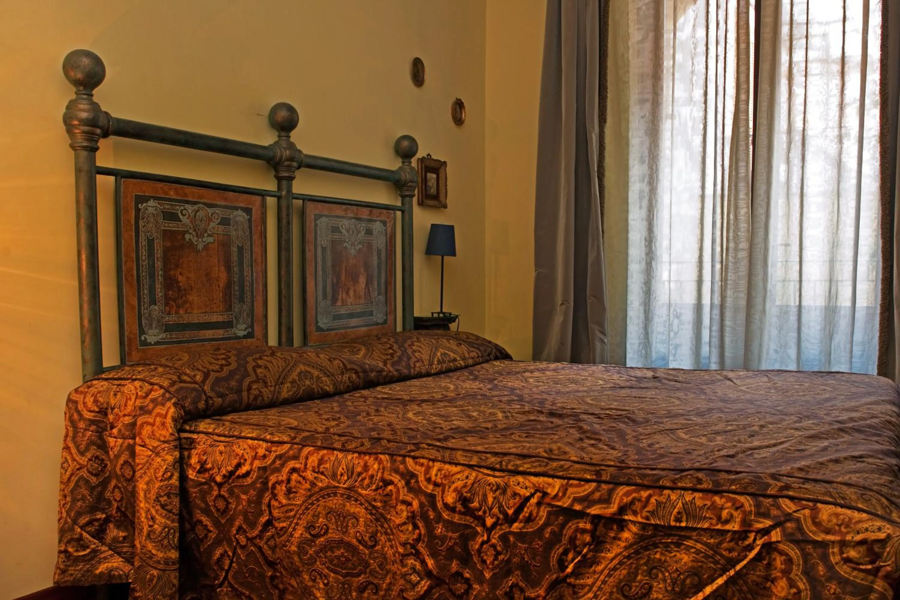 Day, Bed in Palazzo Maggiore