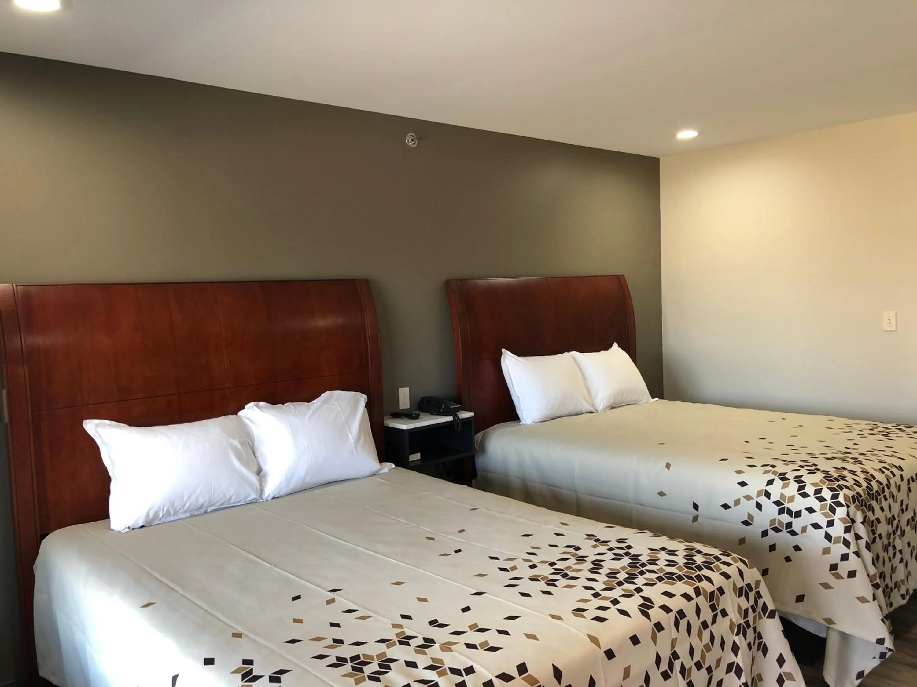 Bed in BEL AIR MOTEL