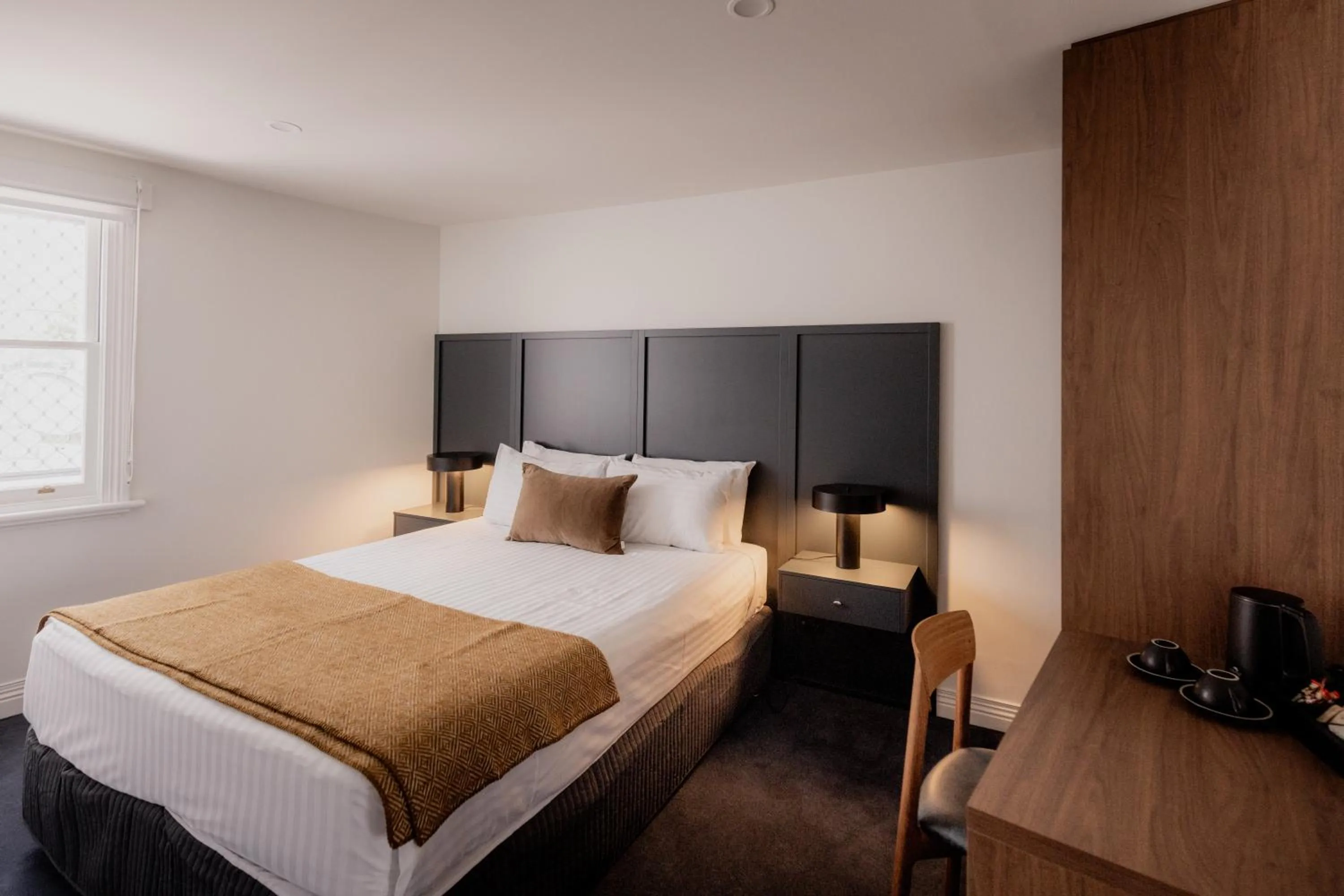 Bed in Shipwrights Arms Hotel