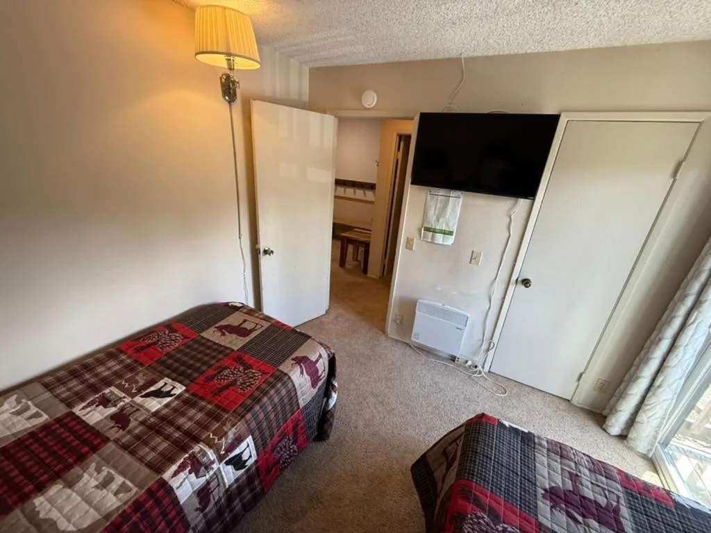 Bed in Mammoth Lakes Crestview Condo #50