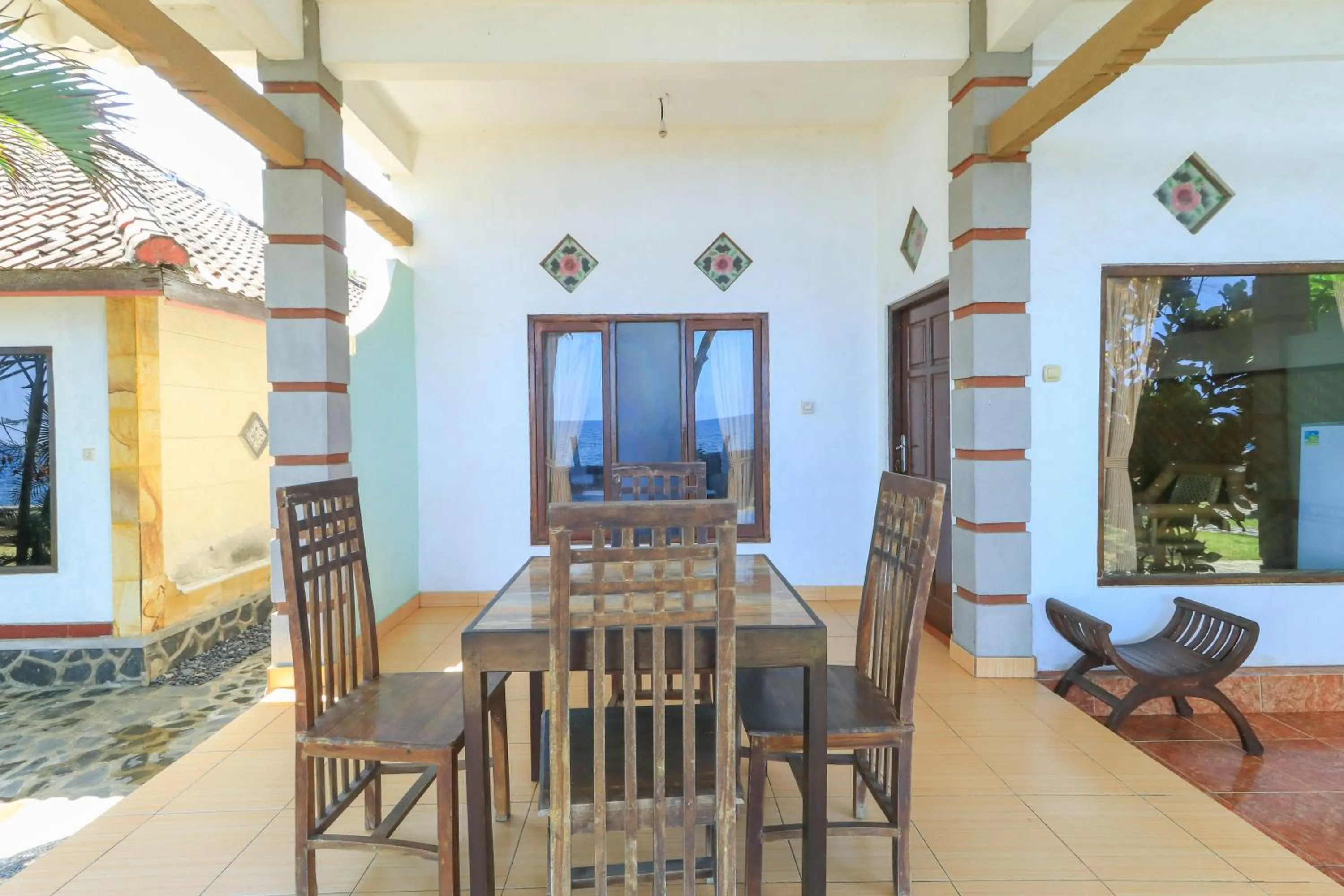 Seating area in Hotel Tara Bar & Resto Air Sanih