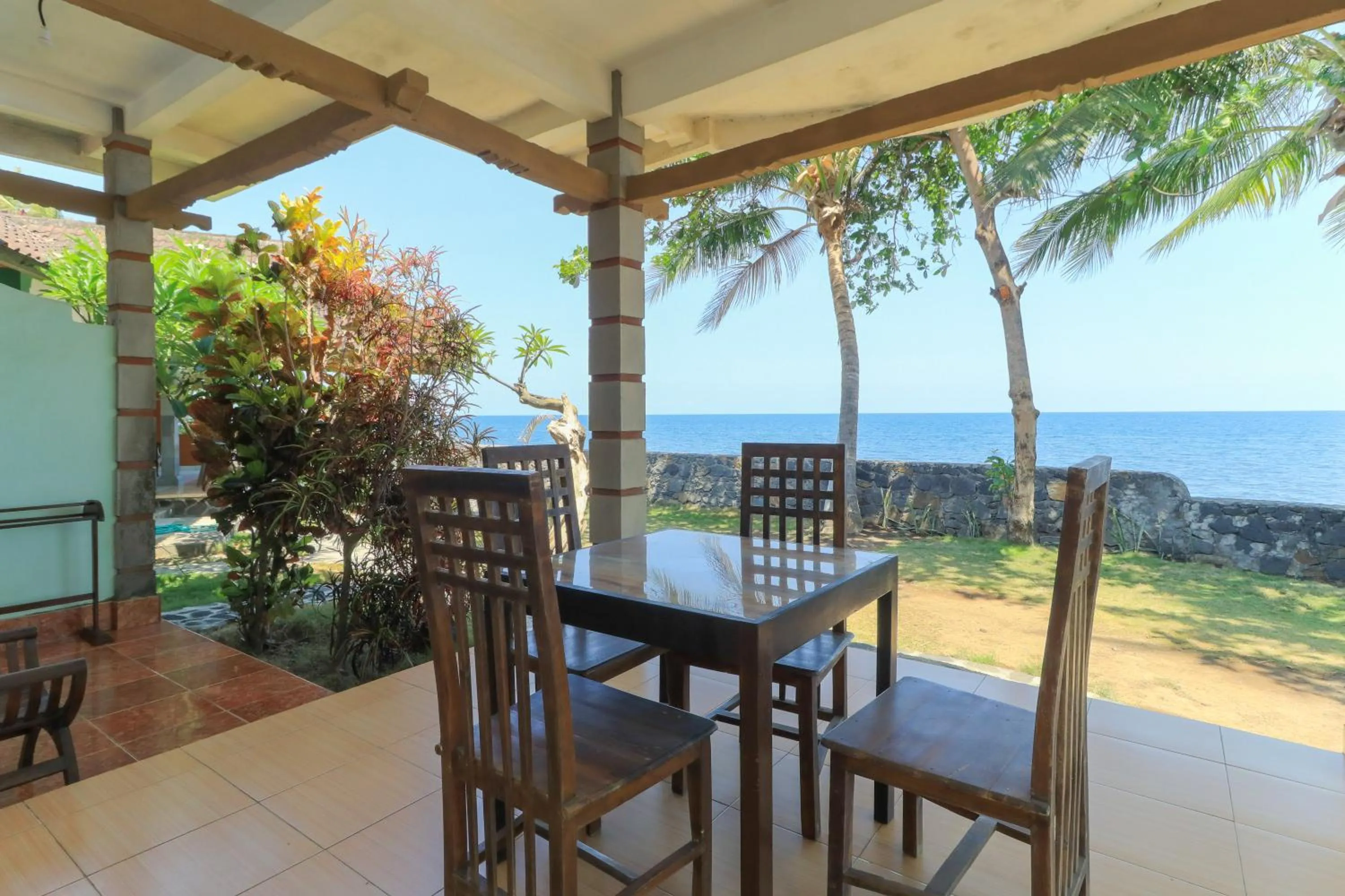 Seating area in Hotel Tara Bar & Resto Air Sanih