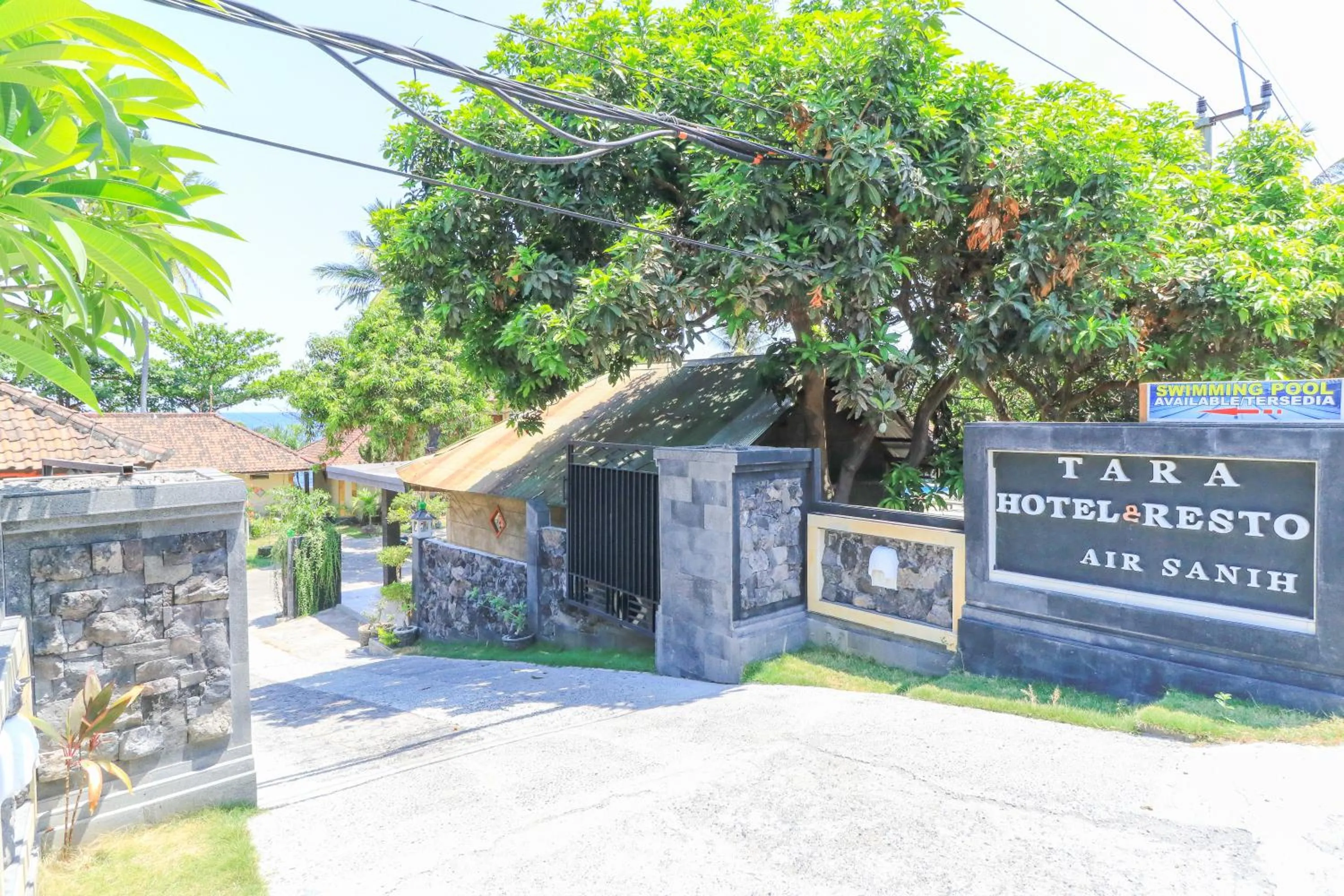 Property building in Hotel Tara Bar & Resto Air Sanih