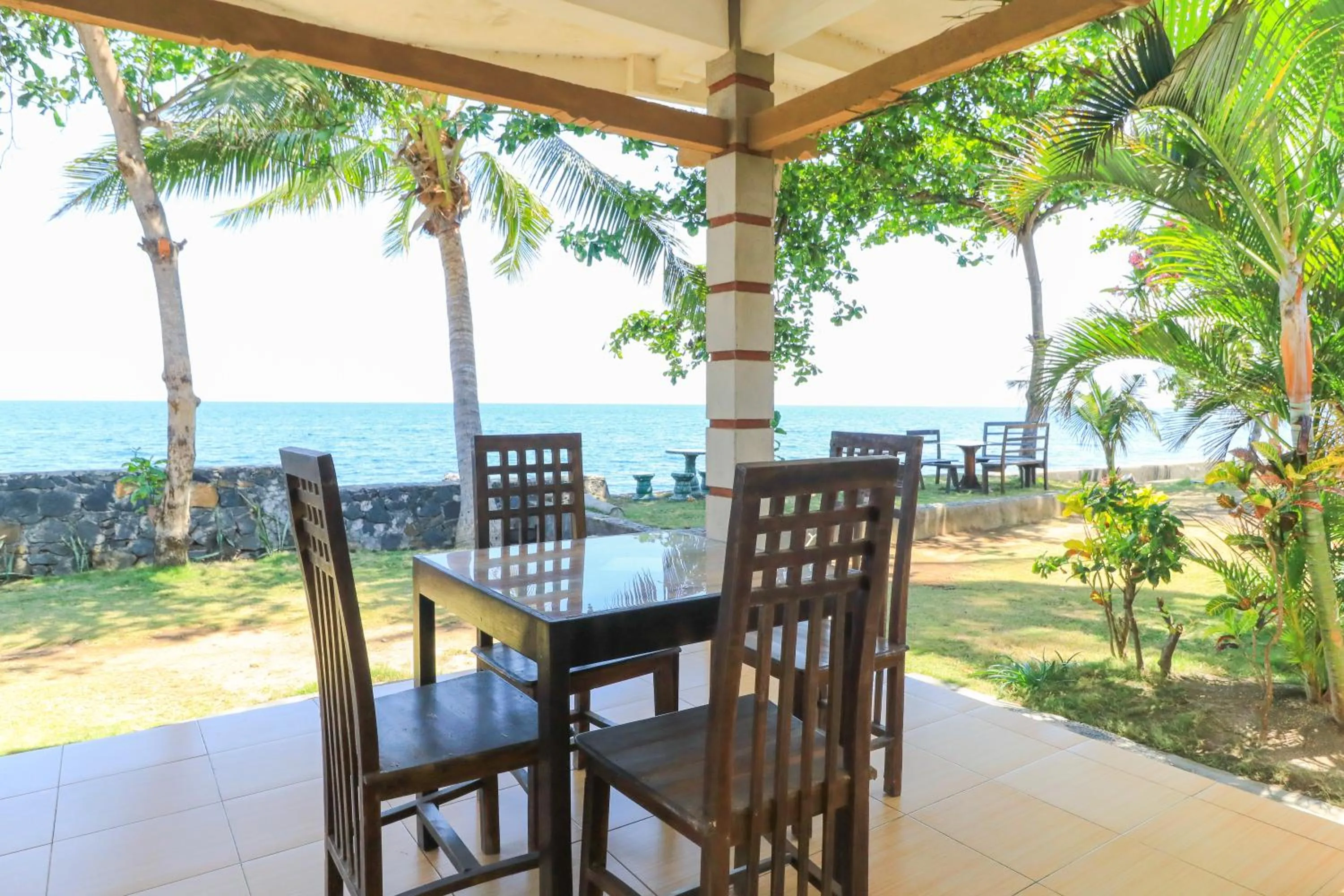 Seating area in Hotel Tara Bar & Resto Air Sanih