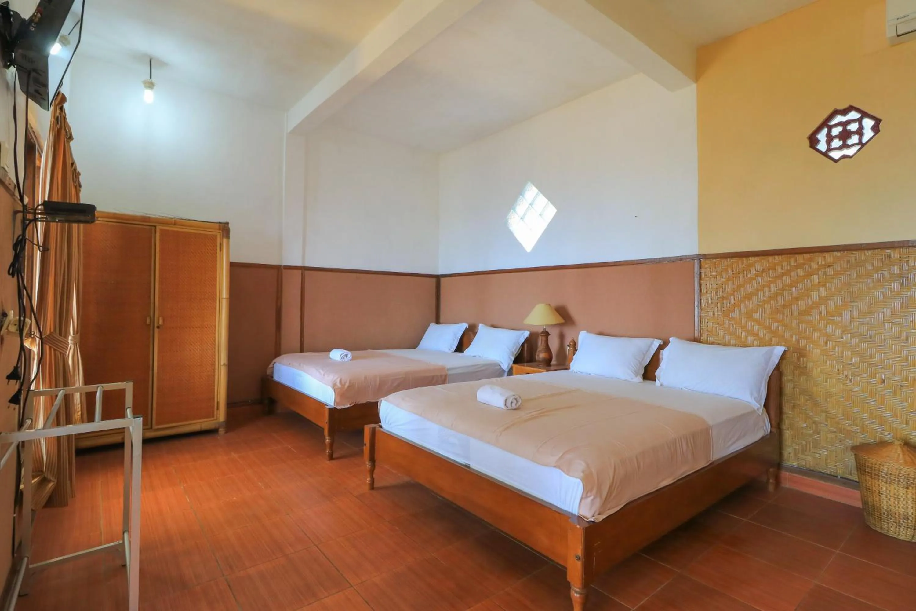 Bedroom, Bed in Hotel Tara Bar & Resto Air Sanih