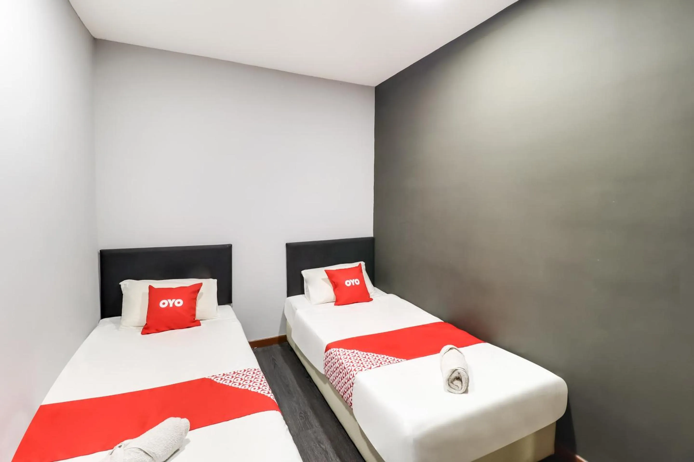 Bedroom, Bed in OYO 89381 Moonnight Hotel