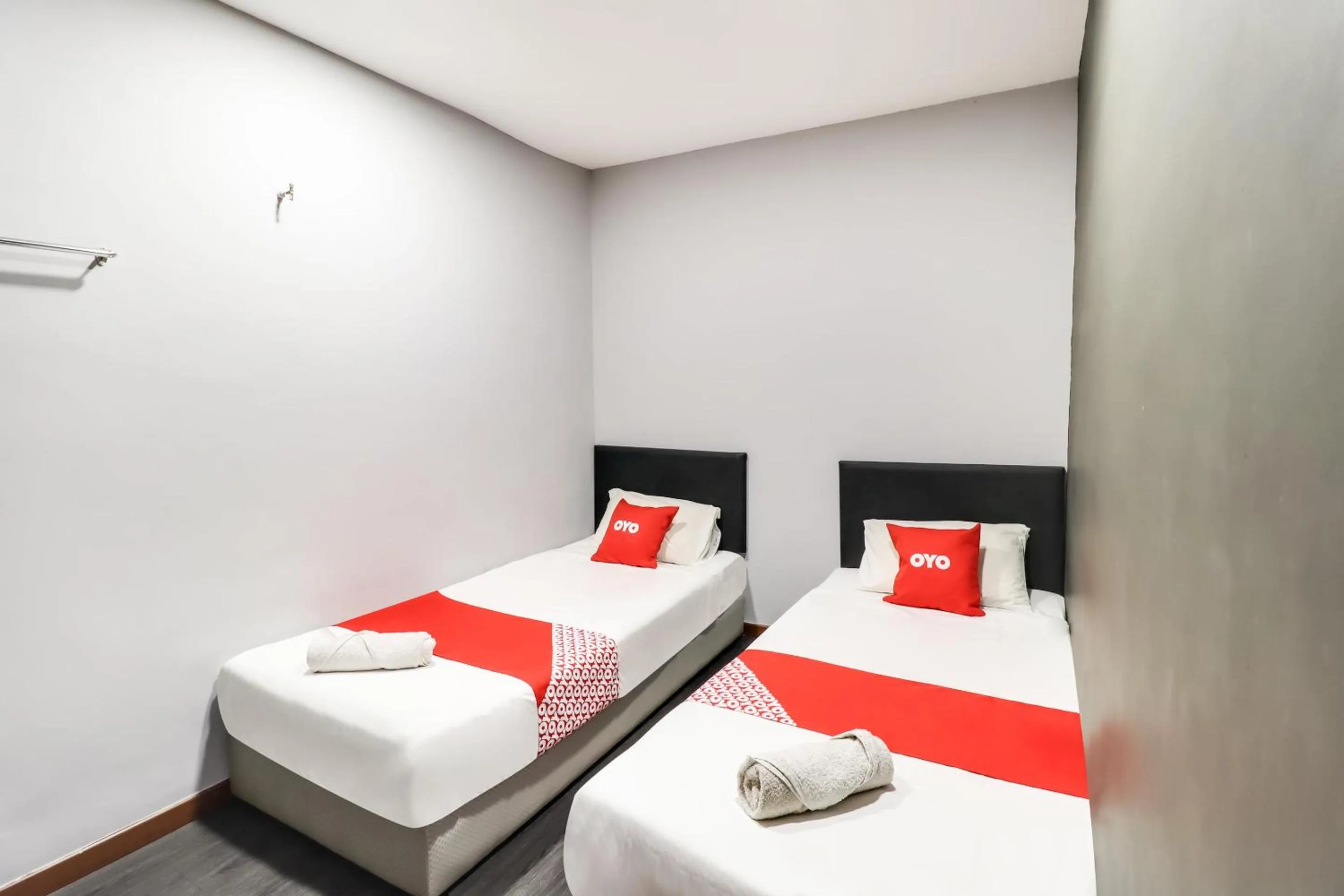 Bedroom, Bed in OYO 89381 Moonnight Hotel