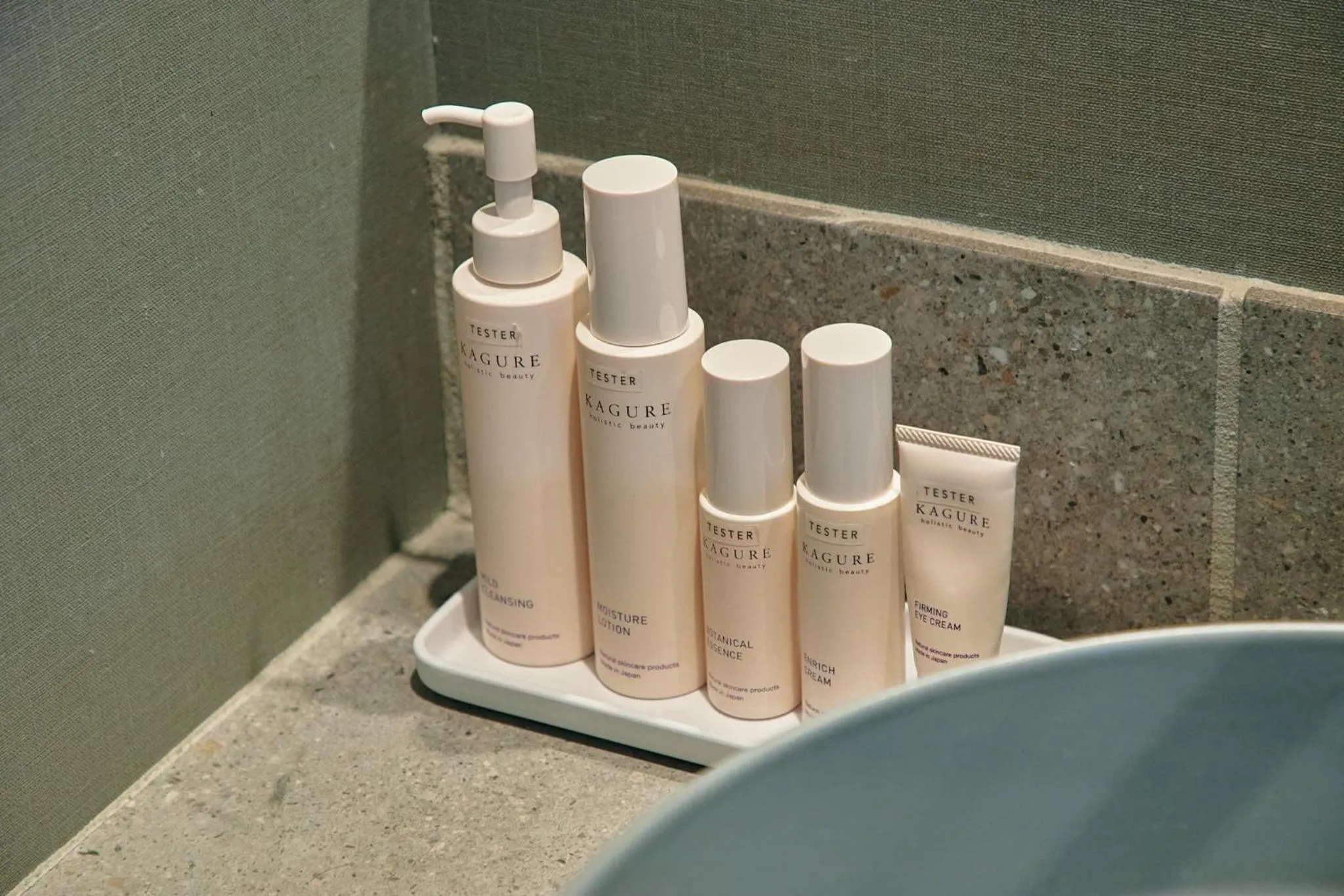 Hot Spring Bath in Tiny Garden Tateshina