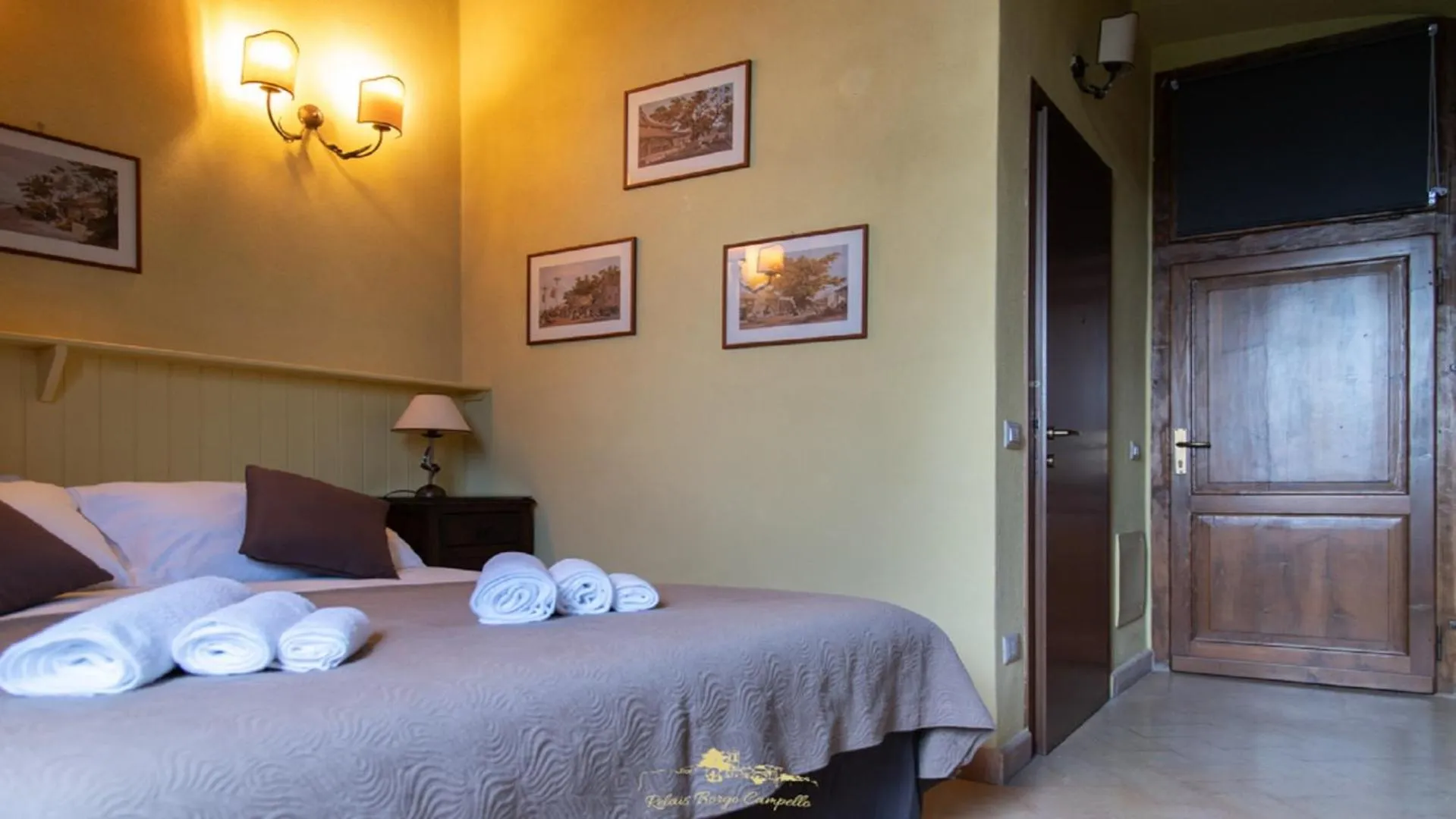 Bed in Relais Borgo Campello