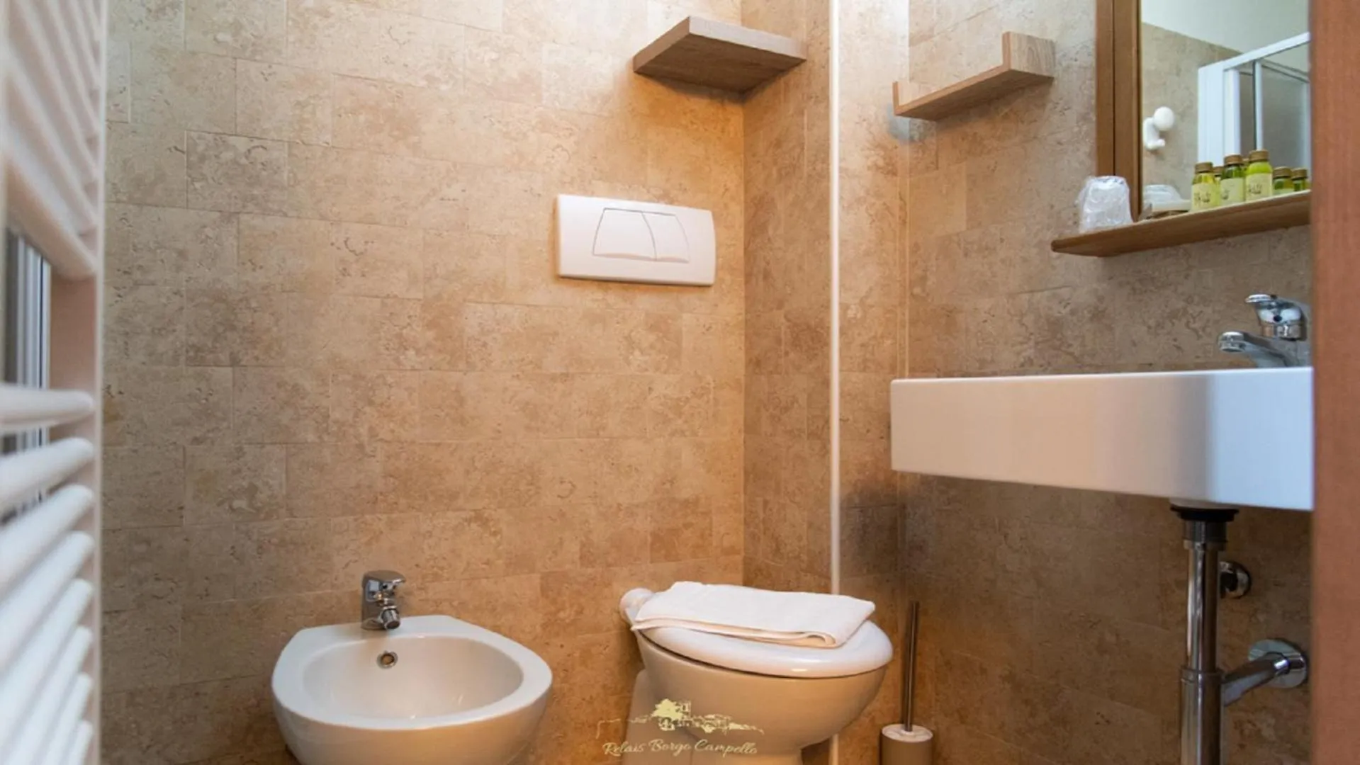 Bathroom in Relais Borgo Campello