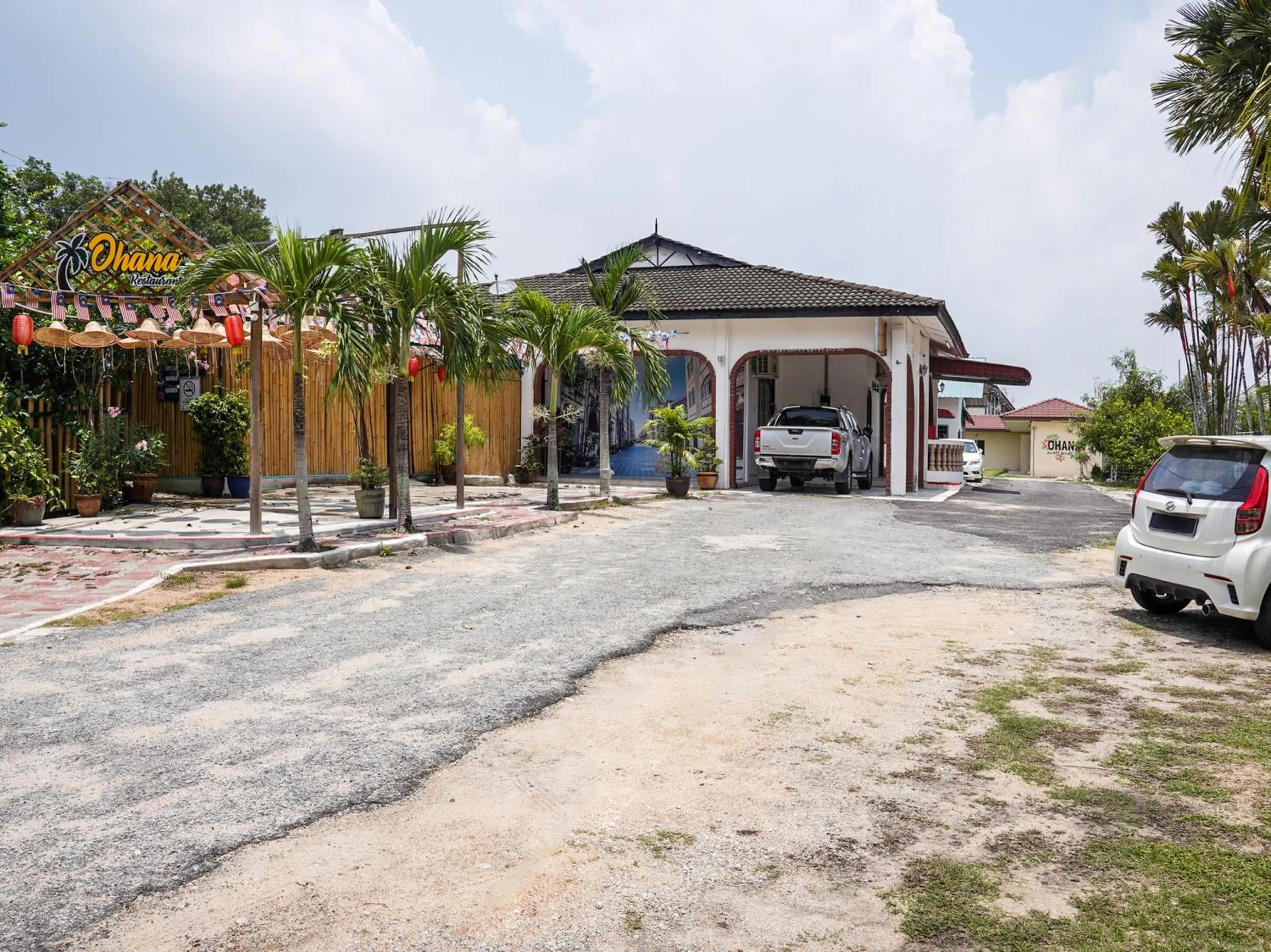 Property Building in Capital O 89374 Ohana Restaurant & Homestay