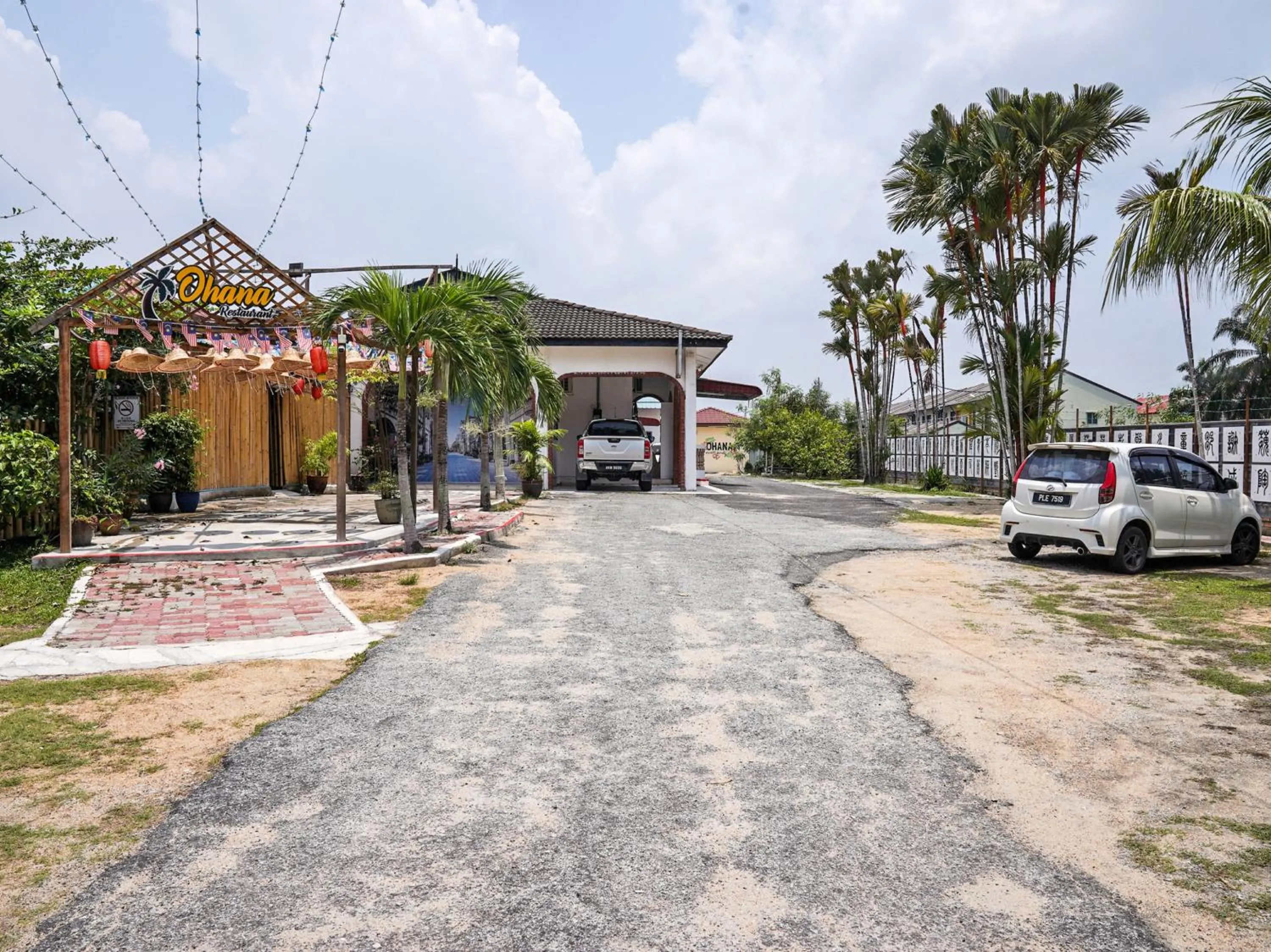 Facade/entrance, Property Building in Capital O 89374 Ohana Restaurant & Homestay