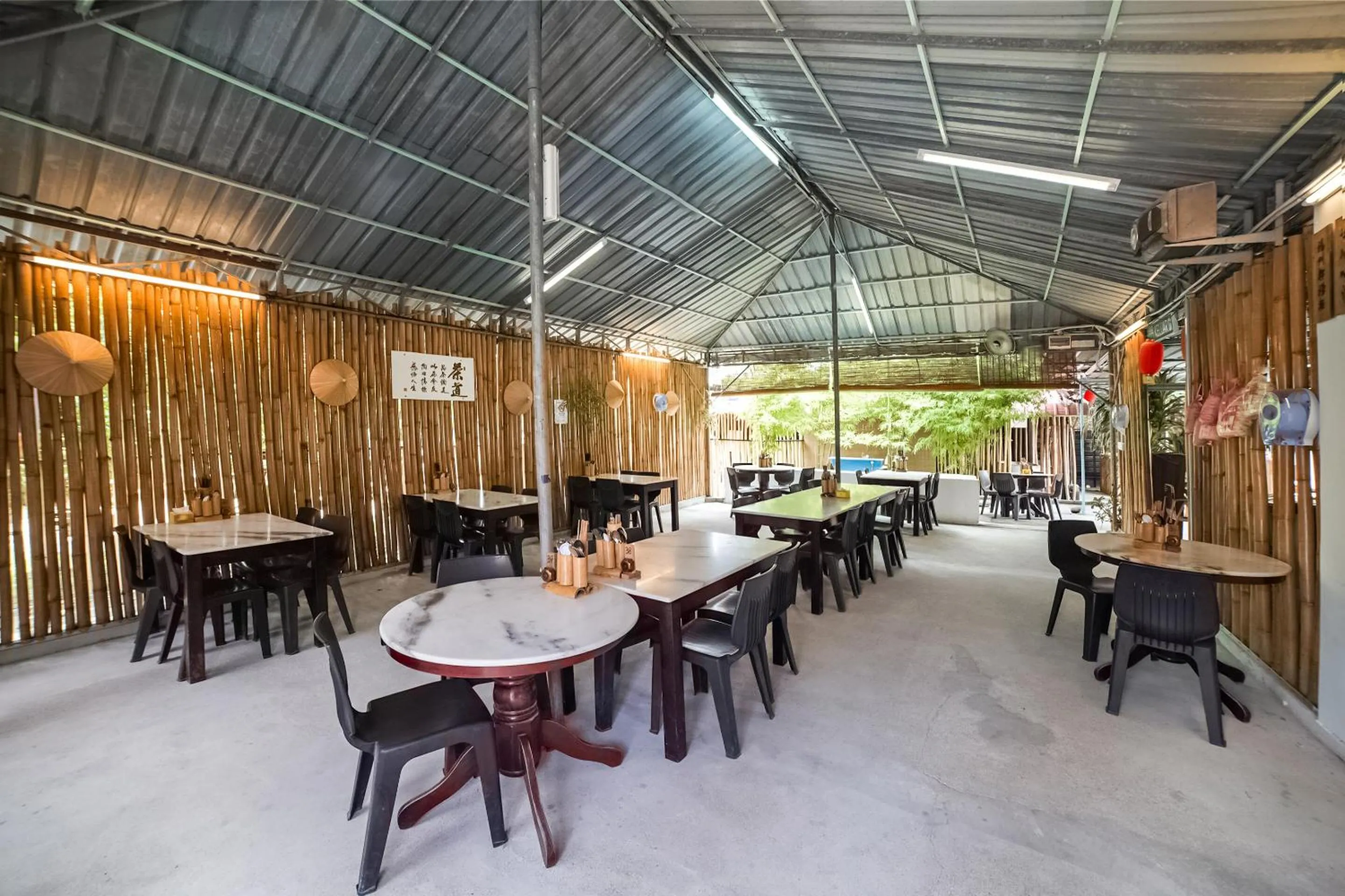 Restaurant/Places to Eat in Capital O 89374 Ohana Restaurant & Homestay