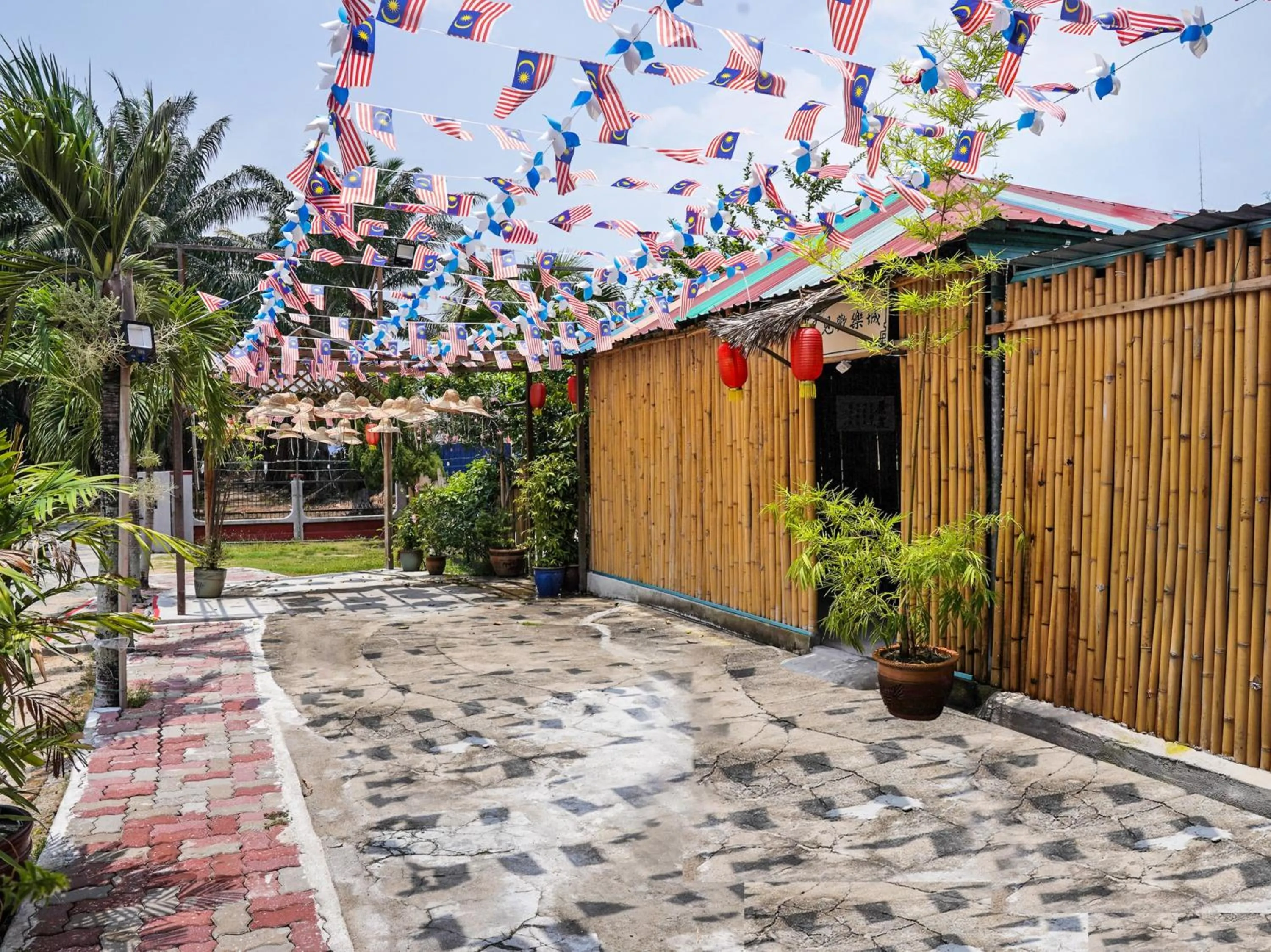 Facade/entrance in Capital O 89374 Ohana Restaurant & Homestay