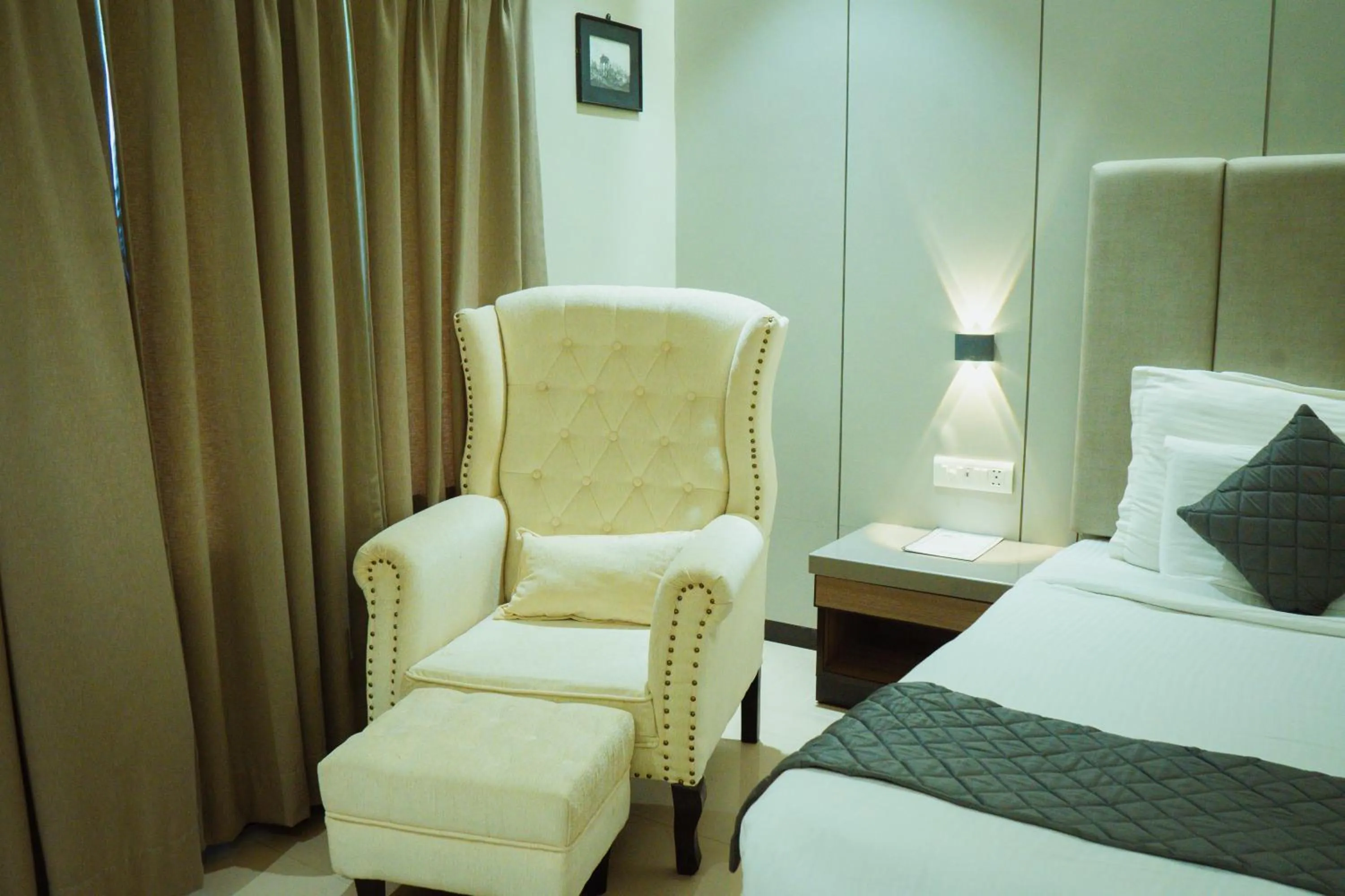 Bedroom, Bed in Hotel Yatrik