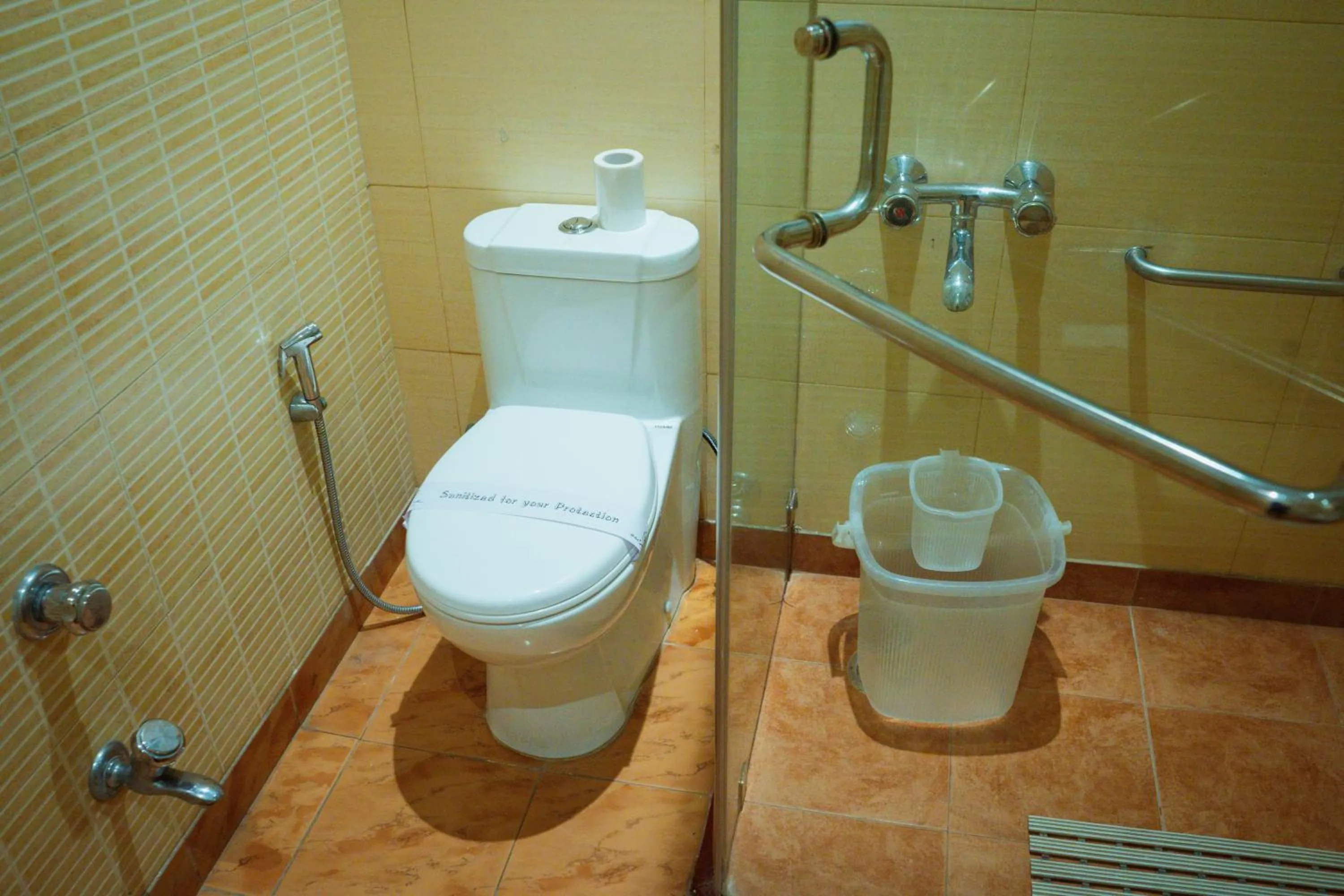 Toilet in Hotel Yatrik