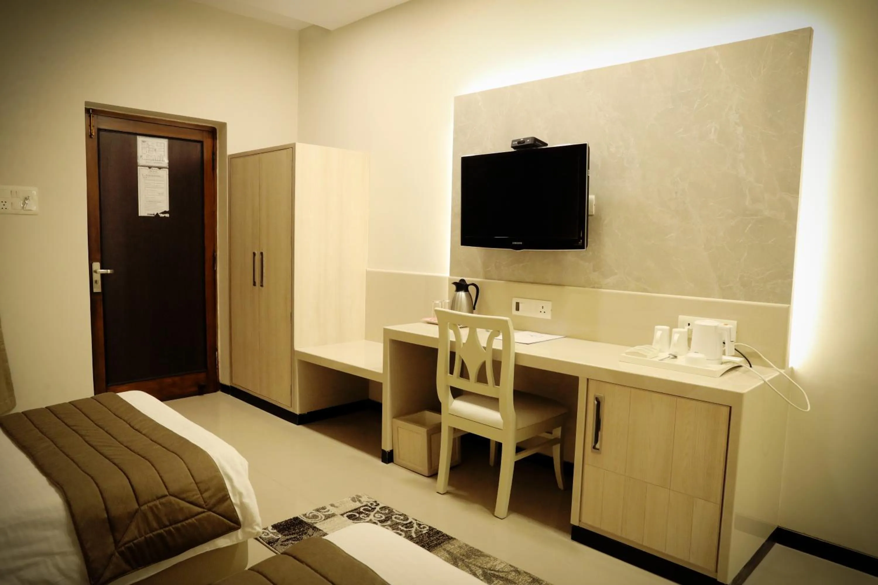 TV and multimedia, Bed in Hotel Yatrik
