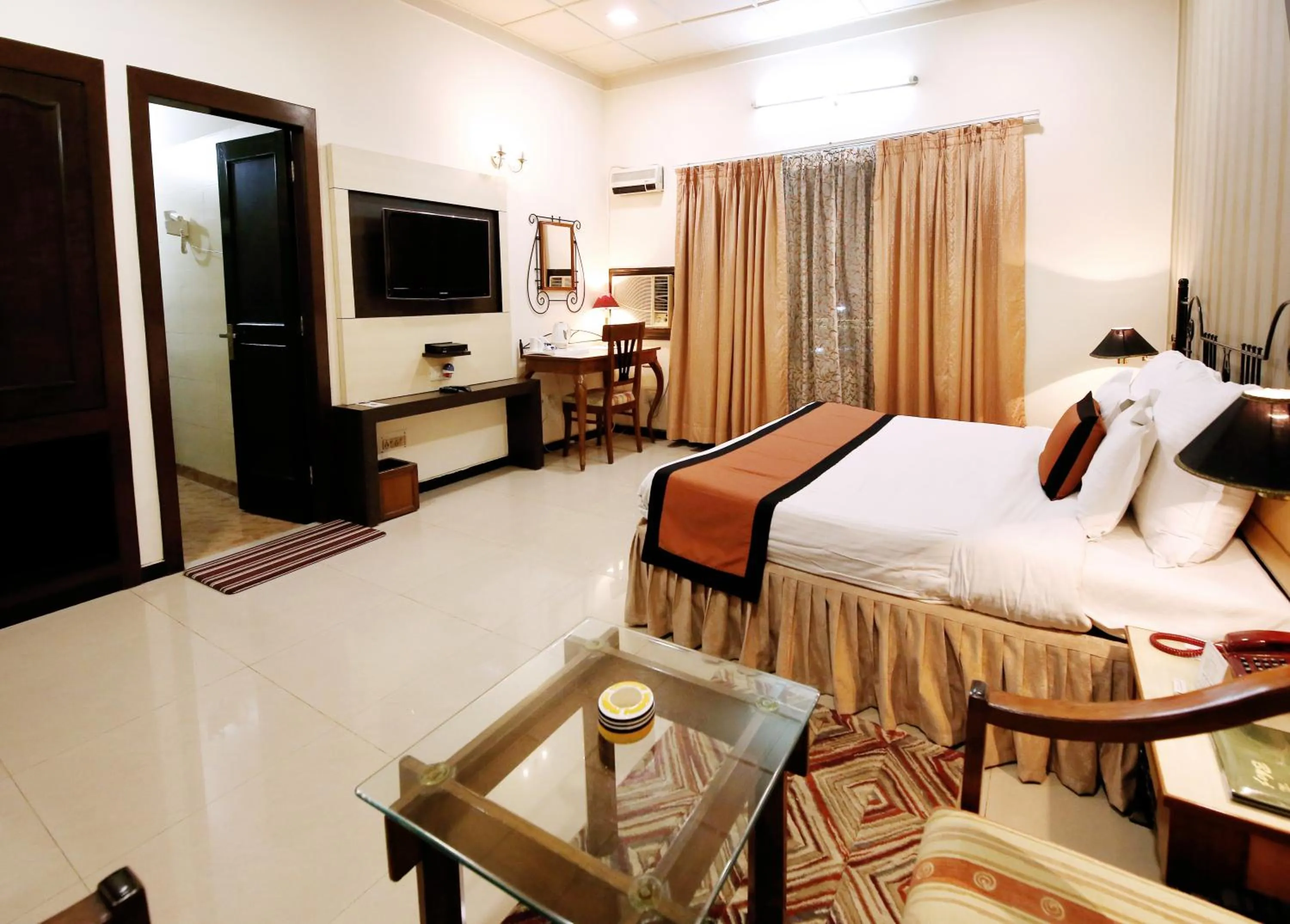 Photo of the whole room, Bed in Hotel Yatrik