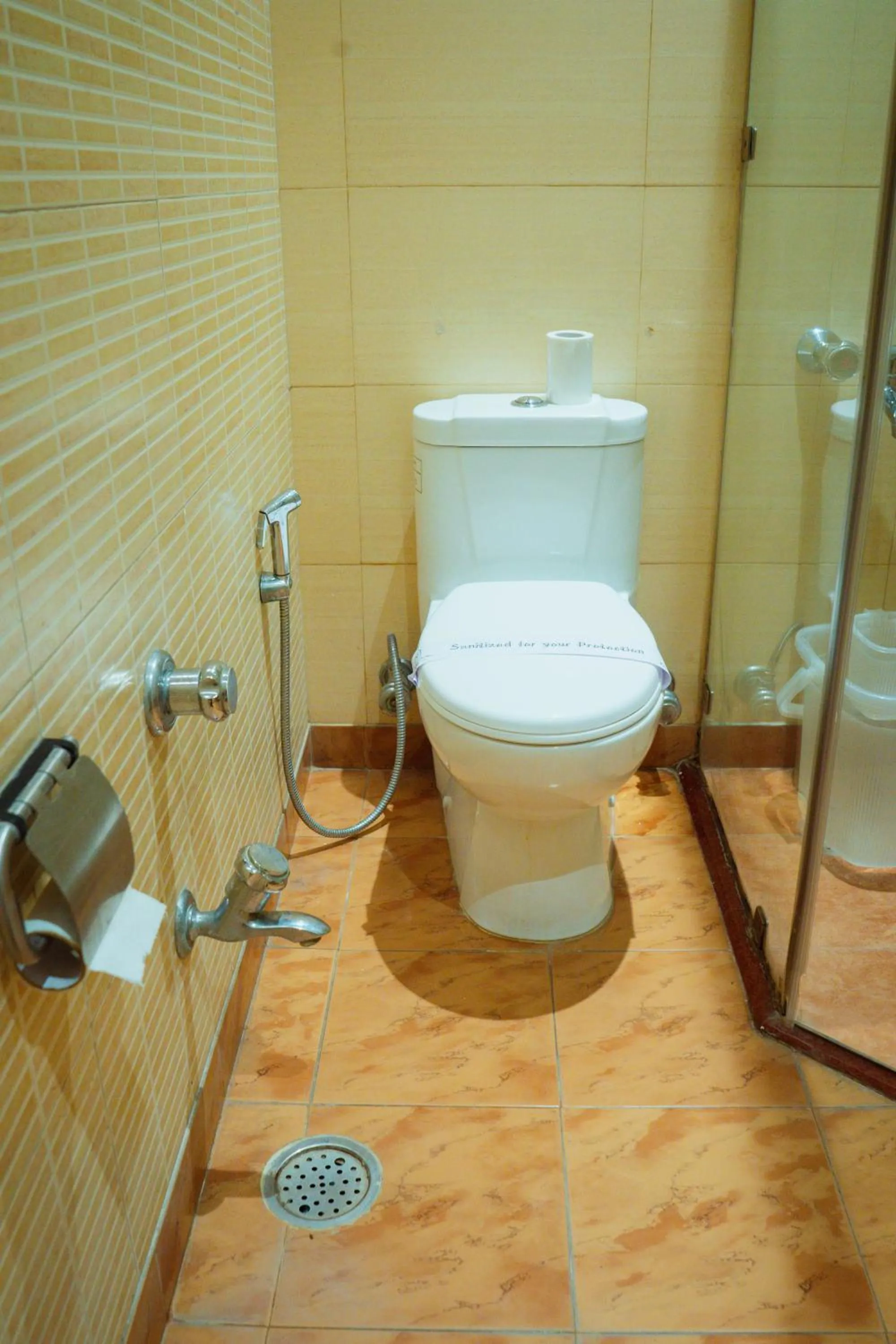Toilet in Hotel Yatrik