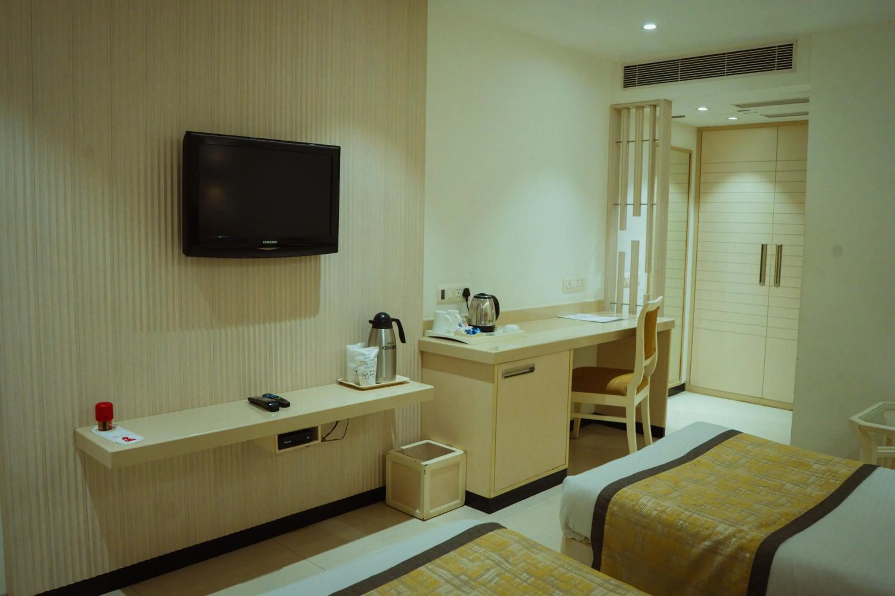 TV and multimedia, Bed in Hotel Yatrik