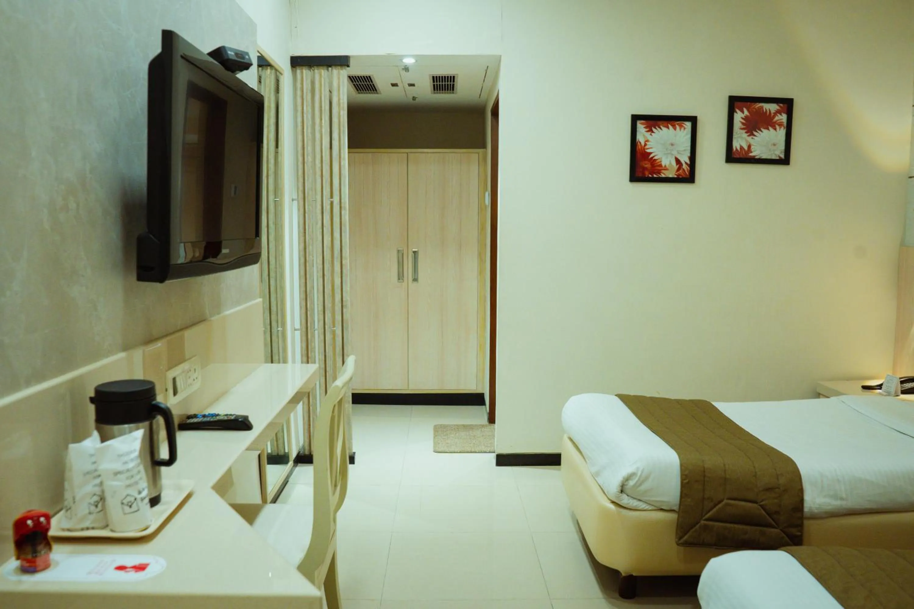 Photo of the whole room, Bed in Hotel Yatrik