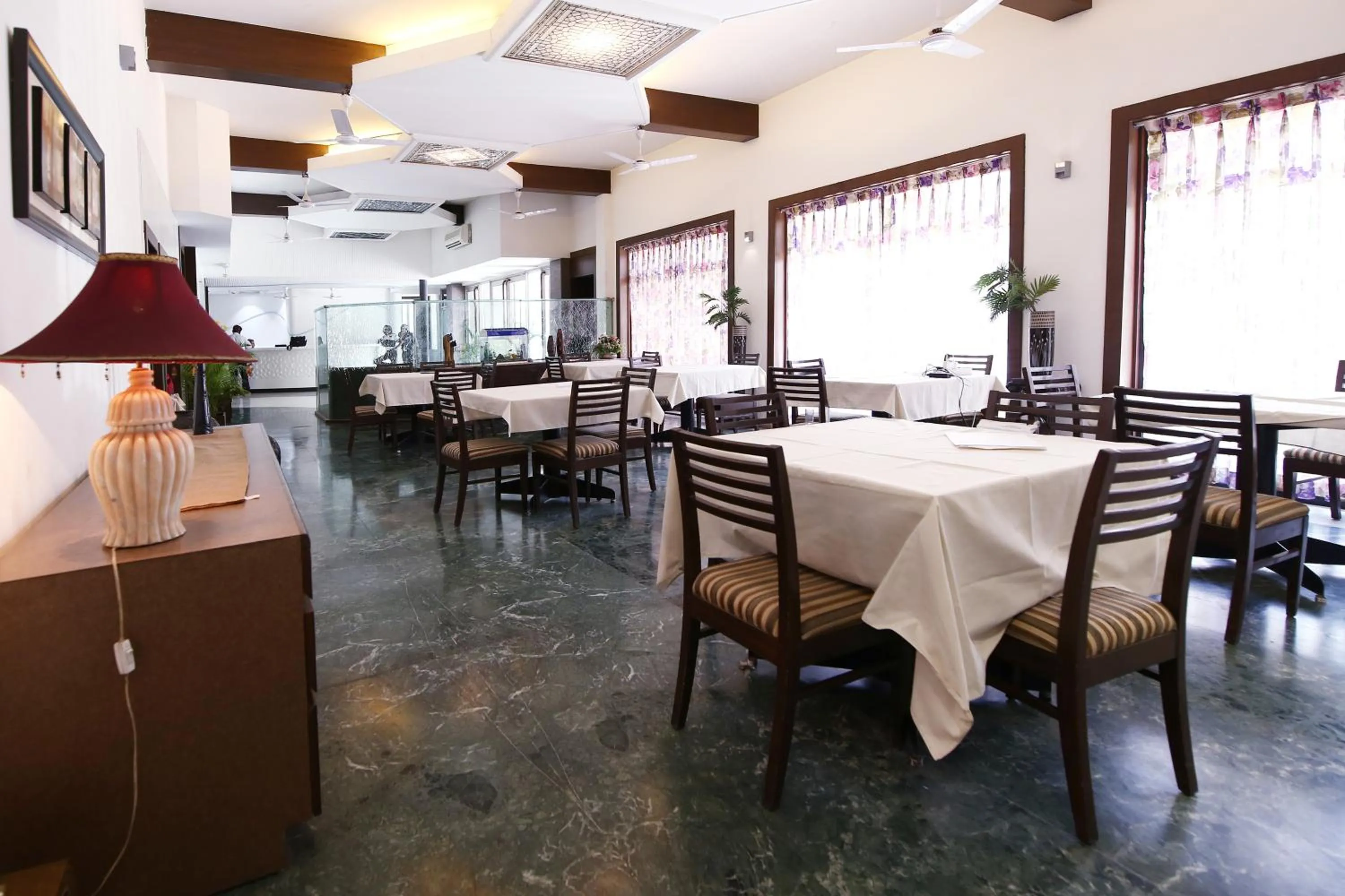 Restaurant/places to eat in Hotel Yatrik