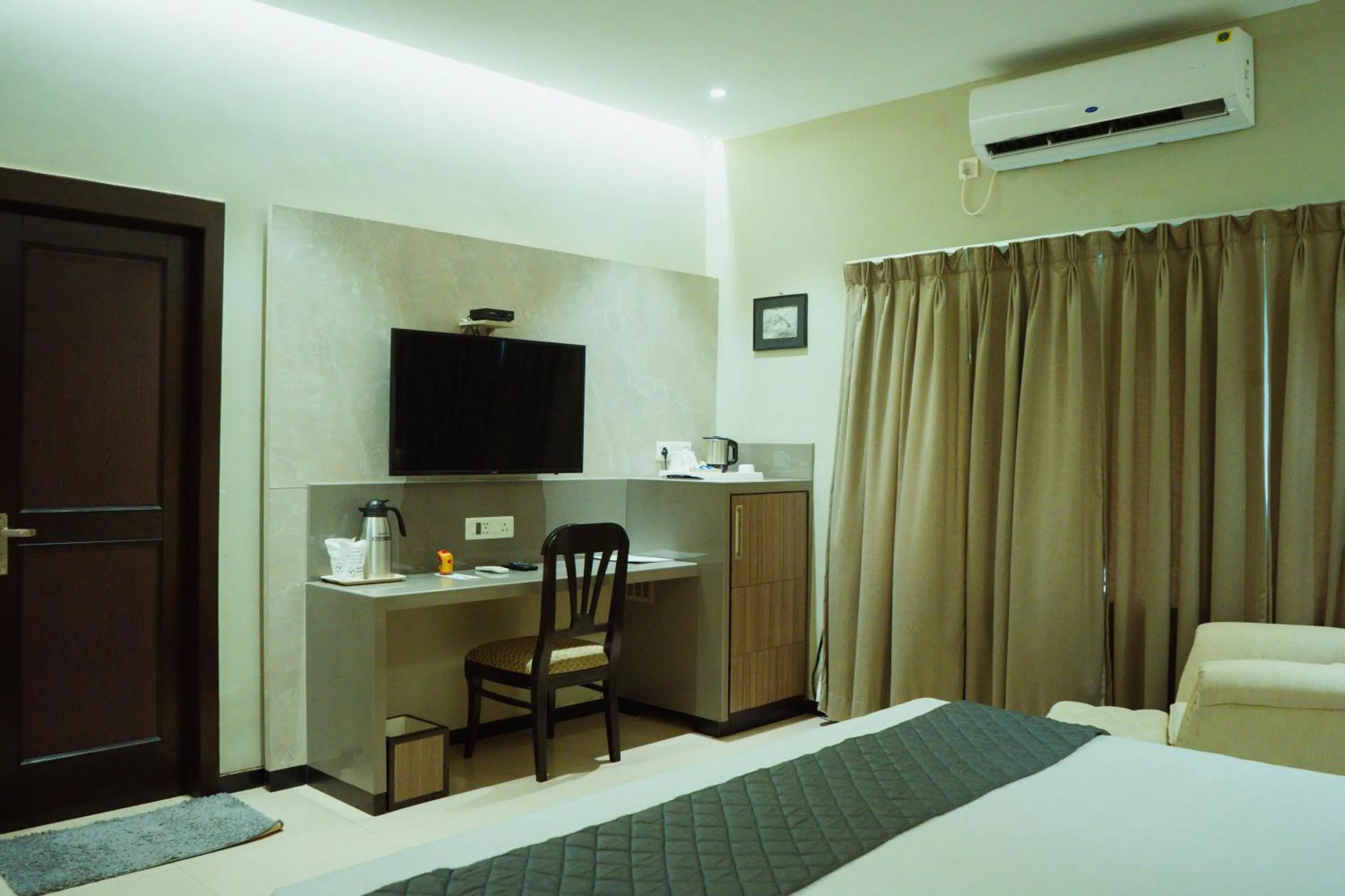 TV and multimedia, Bed in Hotel Yatrik