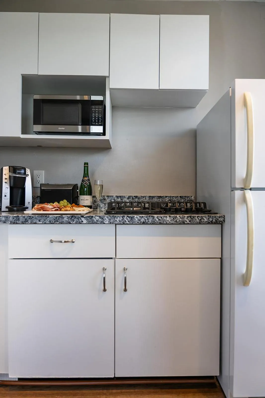 Kitchen or kitchenette in The River Inn