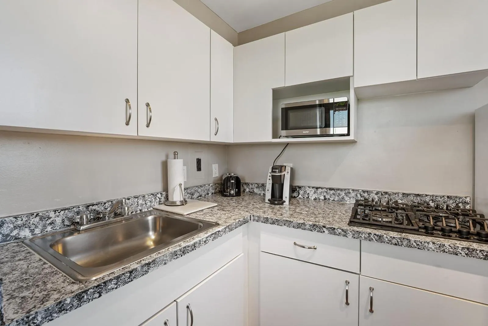 Kitchen or kitchenette in The River Inn