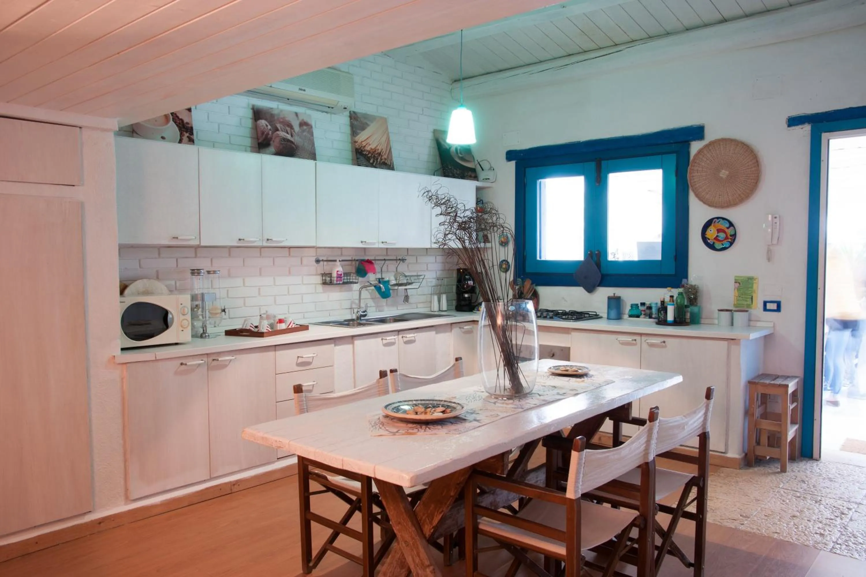 Communal kitchen in B&B Scacciapensieri