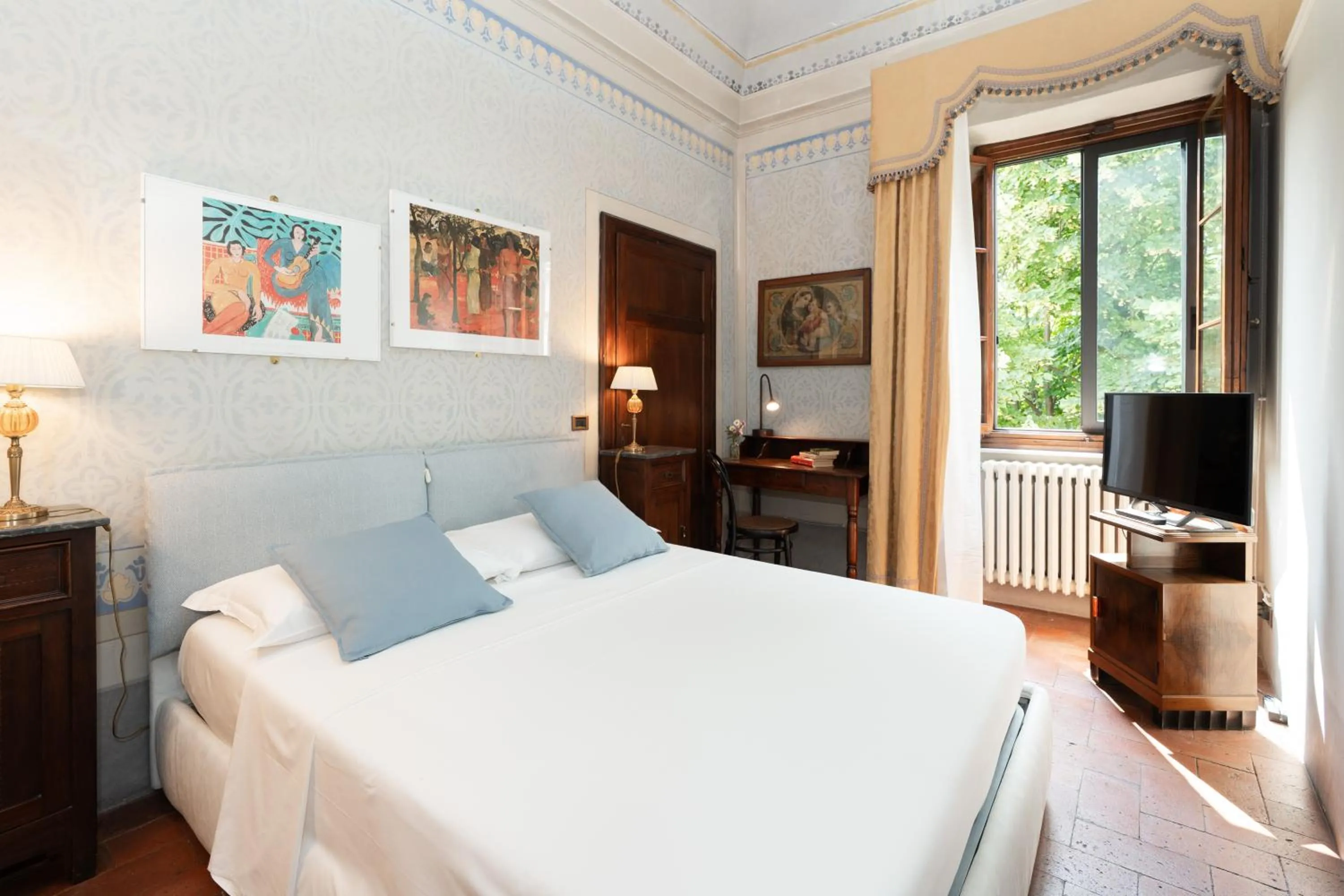 Classic Triple Room in VillAmorosa