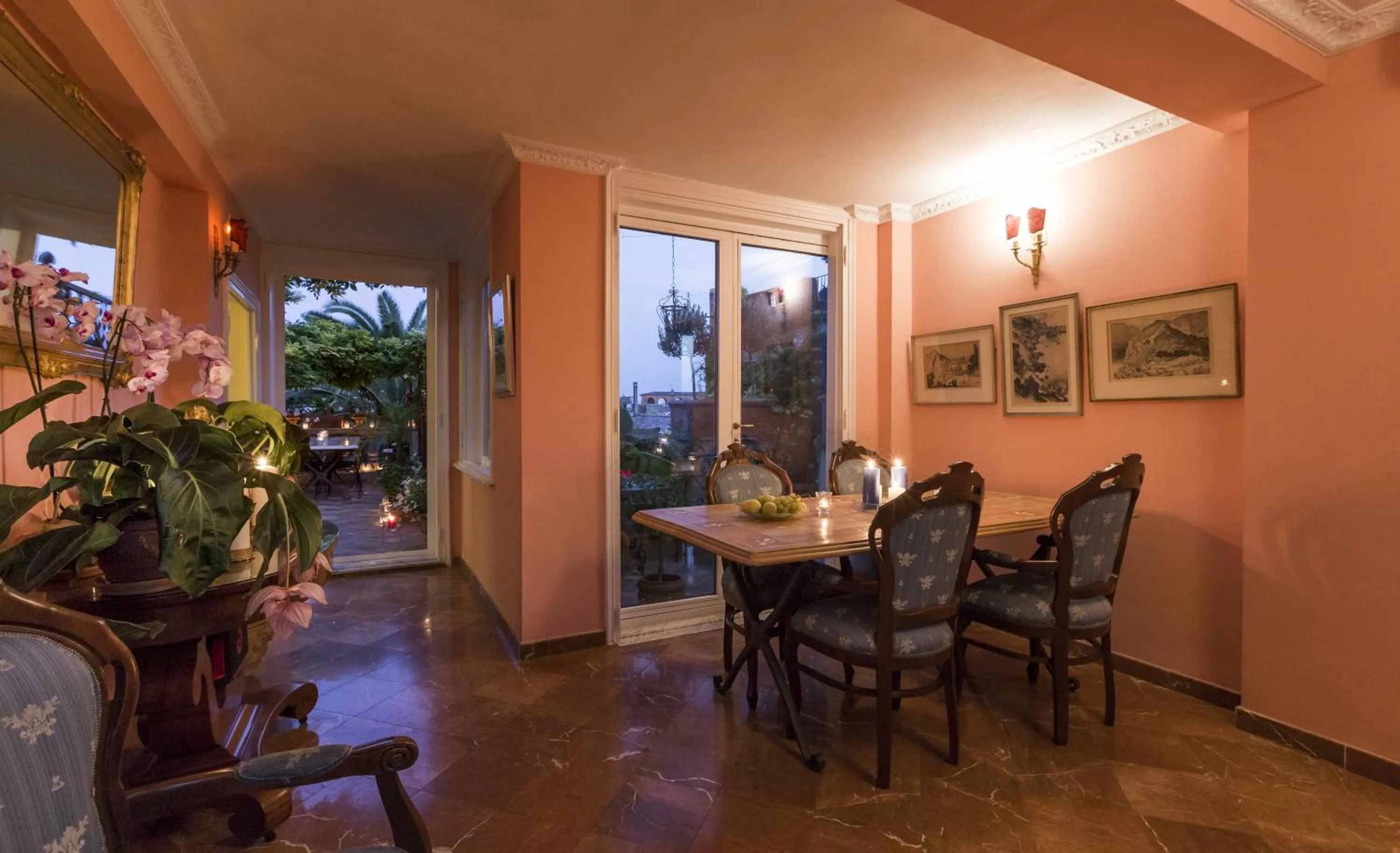 Dining area in Episcopo Lipinsky Luxury Suites