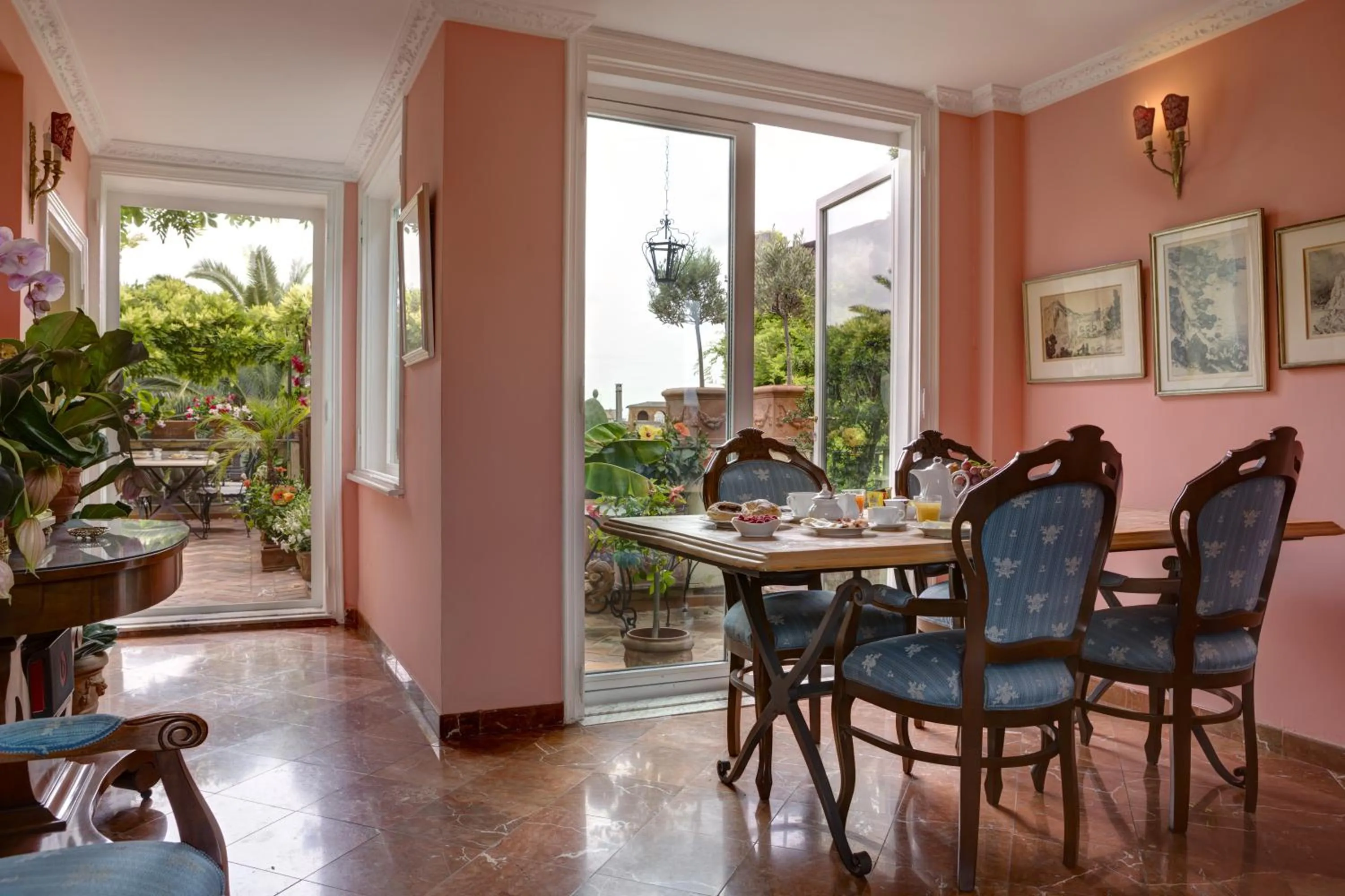 Day in Episcopo Lipinsky Luxury Suites