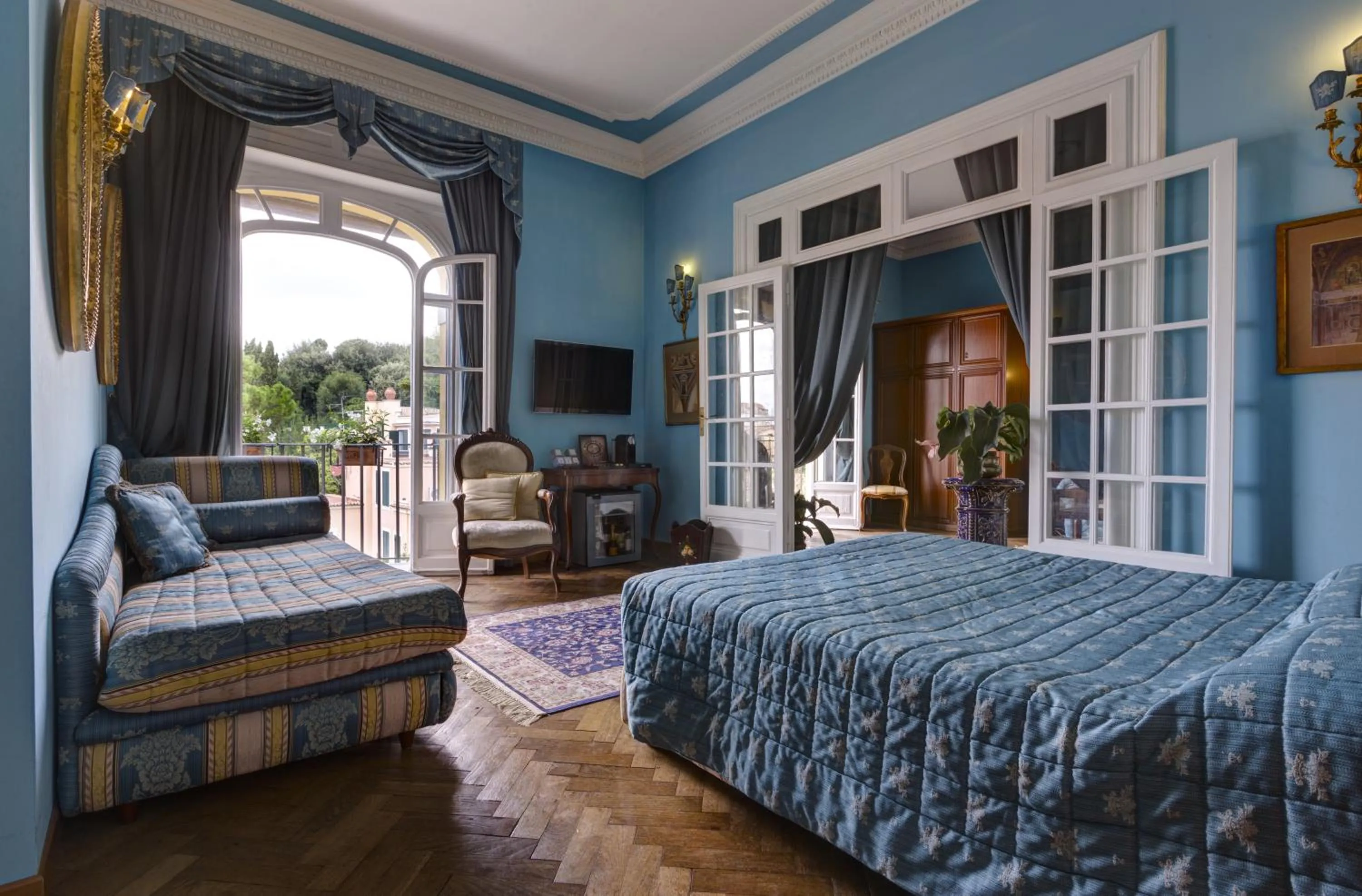 Day, Bed in Episcopo Lipinsky Luxury Suites