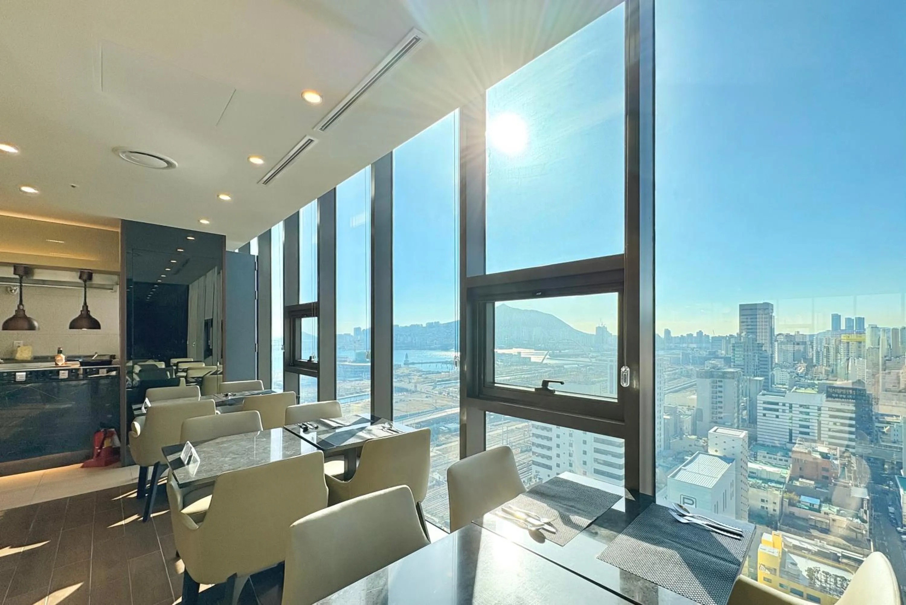 Restaurant/places to eat in Ramada Encore by Wyndham Busan Station