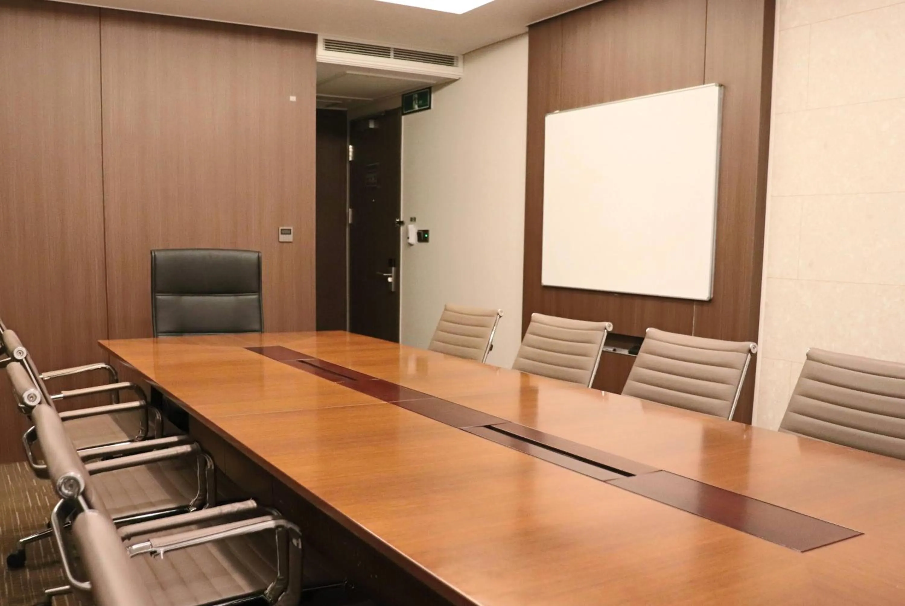 Meeting/conference room in Ramada Encore by Wyndham Busan Station