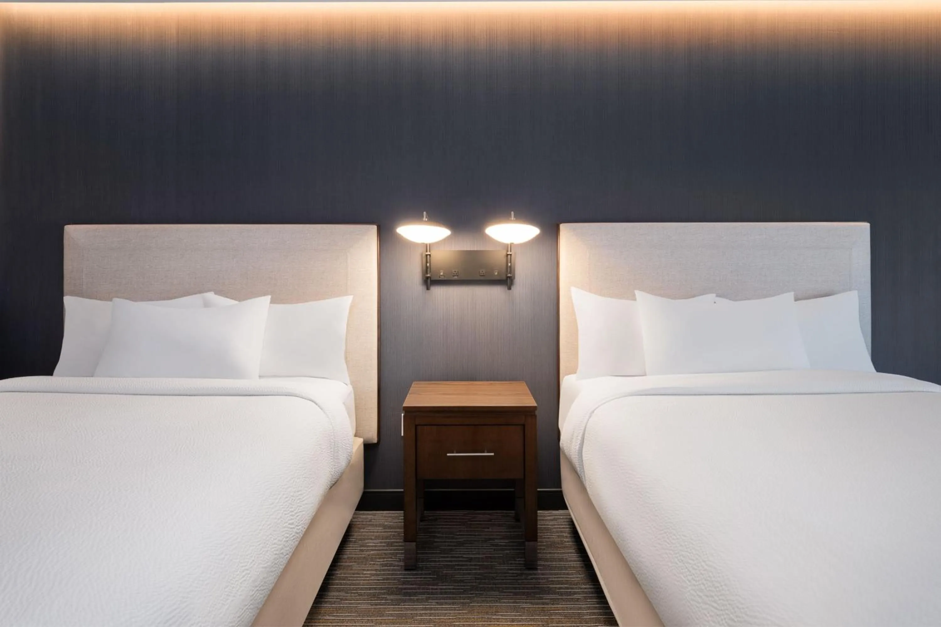 Photo of the whole room, Bed in Courtyard by Marriott Seattle SeaTac Airport