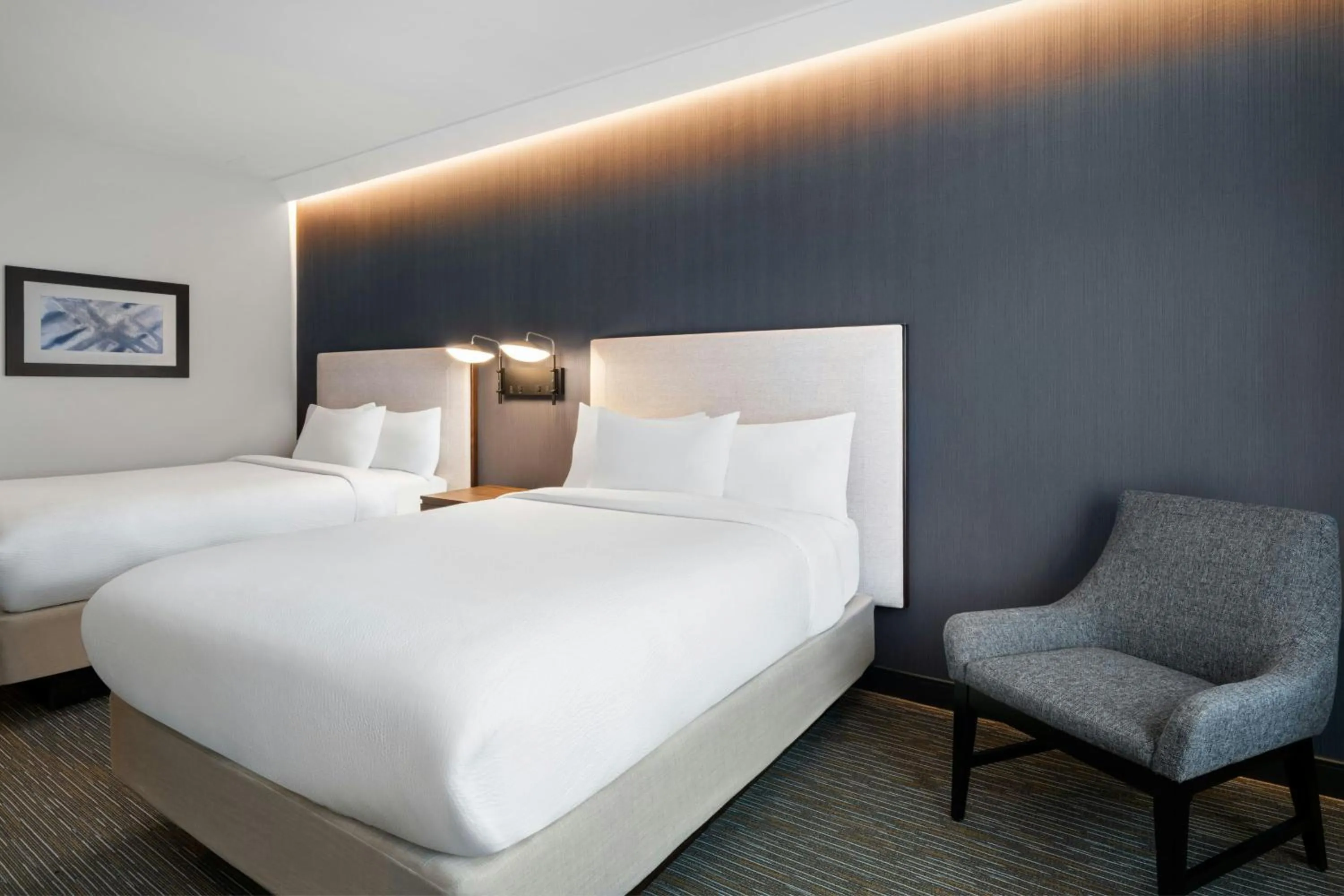 Photo of the whole room, Bed in Courtyard by Marriott Seattle SeaTac Airport