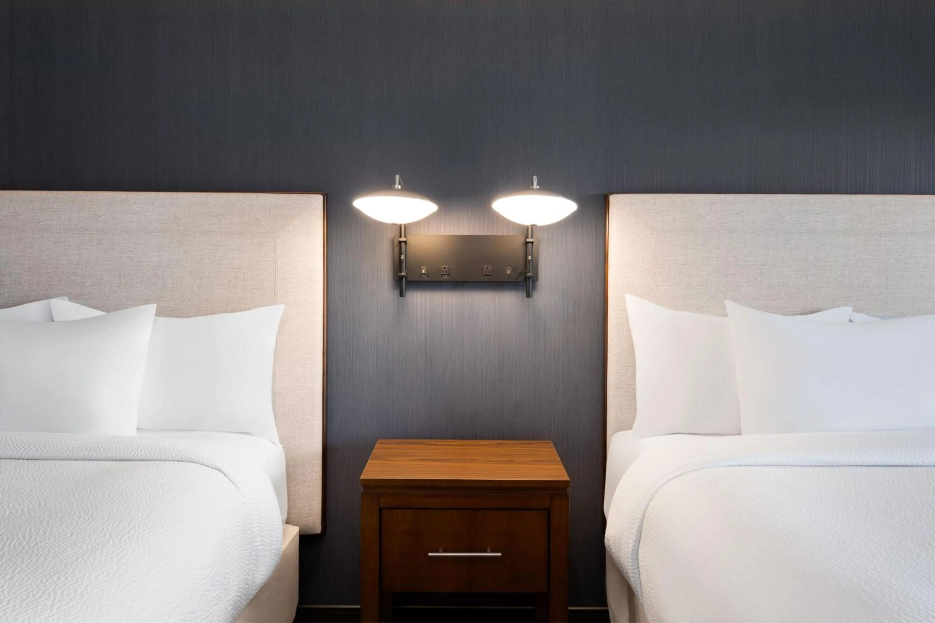 Photo of the whole room, Bed in Courtyard by Marriott Seattle SeaTac Airport