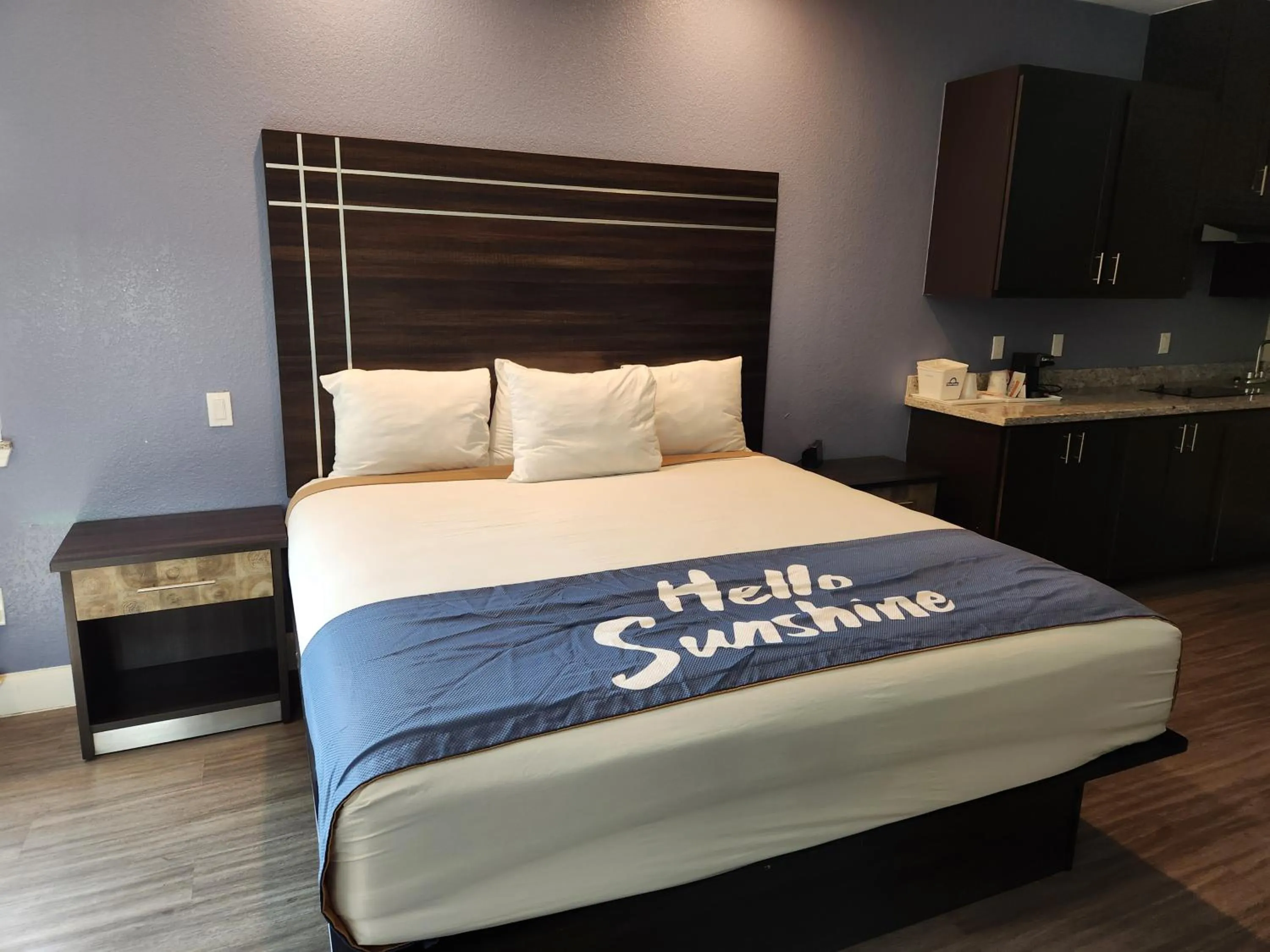 Bedroom, Bed in Days Inn & Suites by Wyndham La Porte